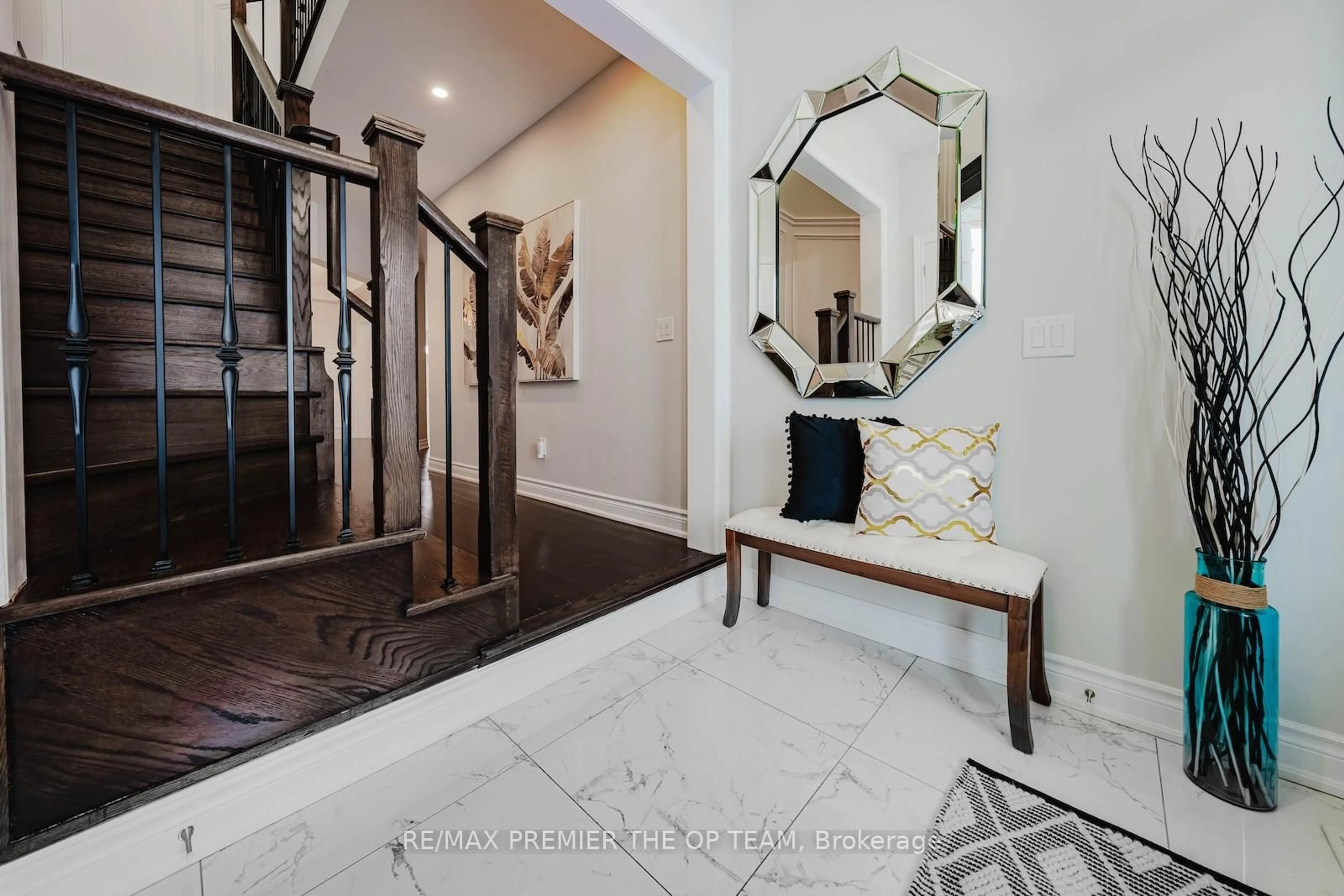 Indoor entryway for 145 Timber Creek Blvd, Vaughan Ontario L4H 3X8