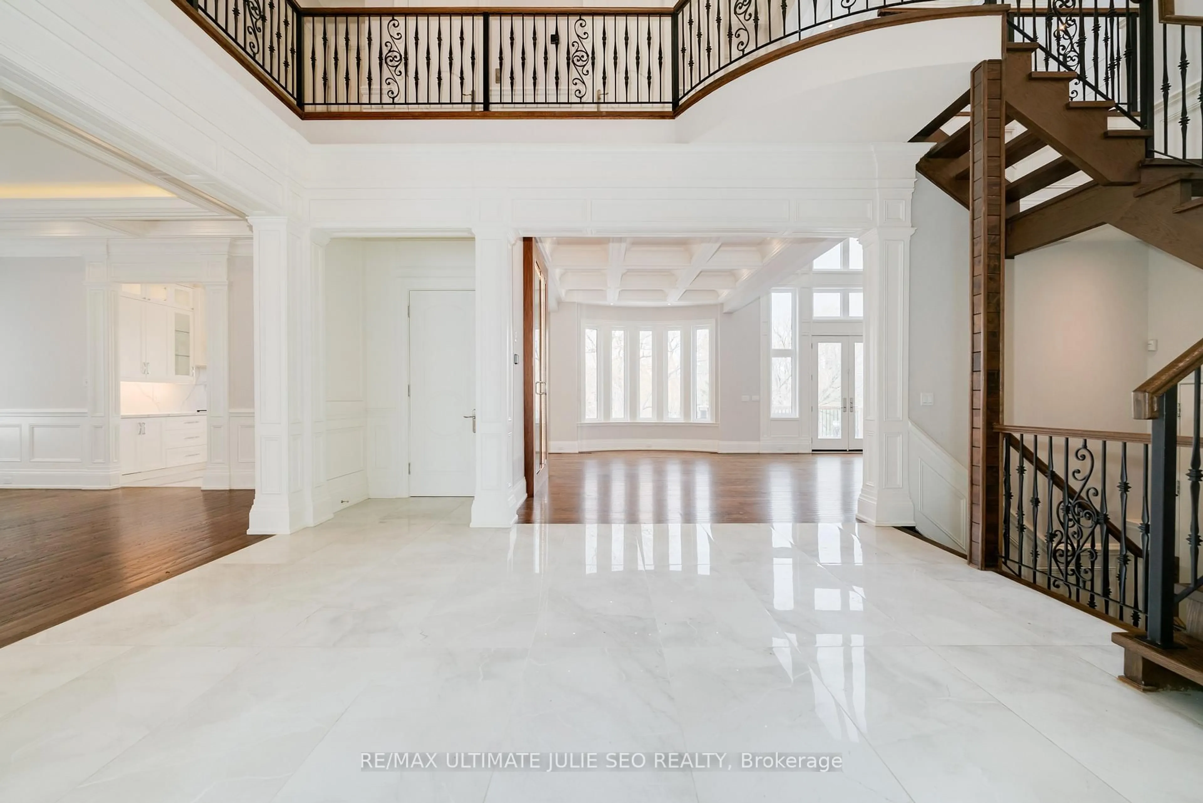 Indoor foyer for 2 Poplar Dr, Richmond Hill Ontario L4E 2W5