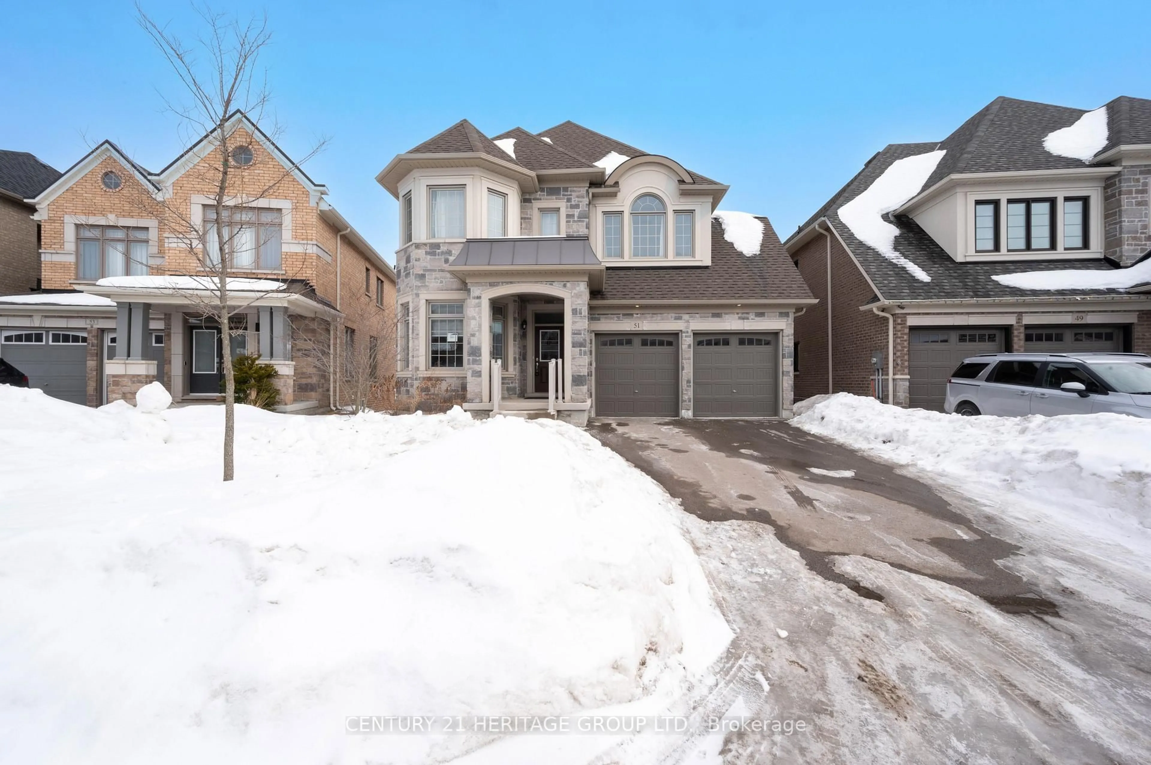 Home with brick exterior material, street for 51 Hydrangea Hllw, East Gwillimbury Ontario L9N 0T1