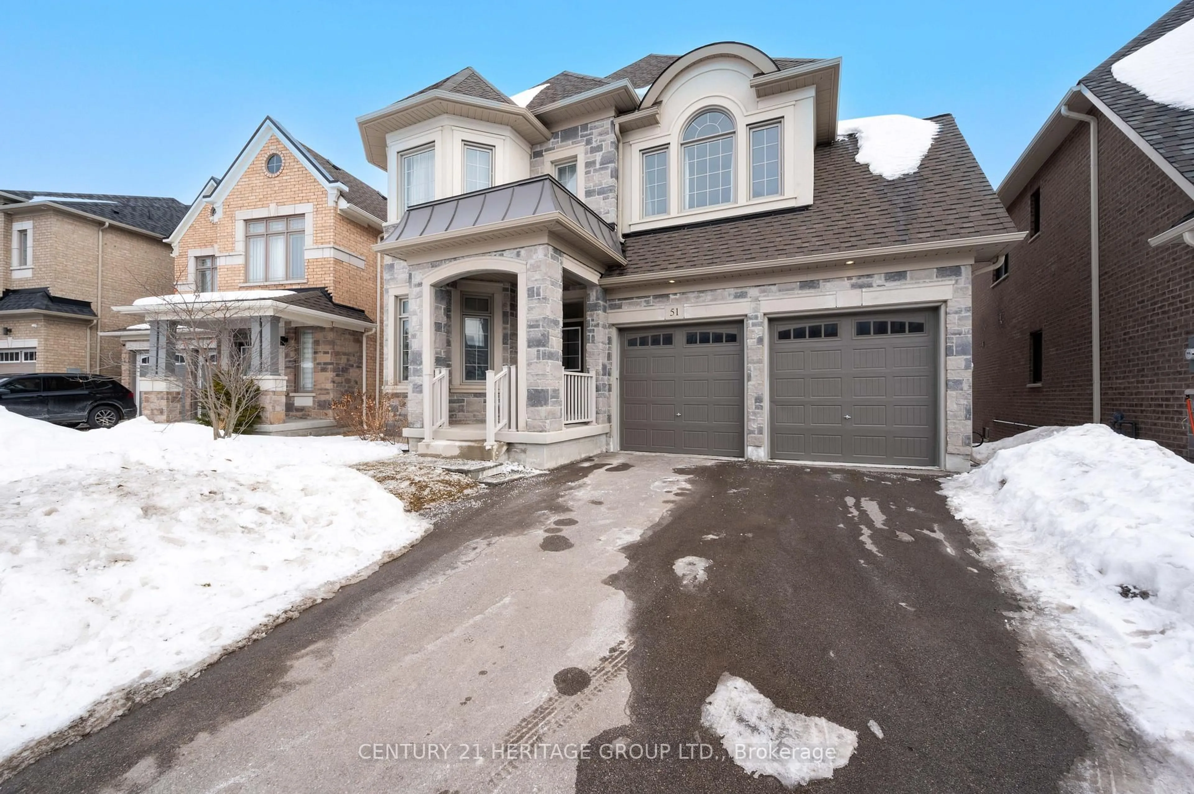 Home with brick exterior material, street for 51 Hydrangea Hllw, East Gwillimbury Ontario L9N 0T1