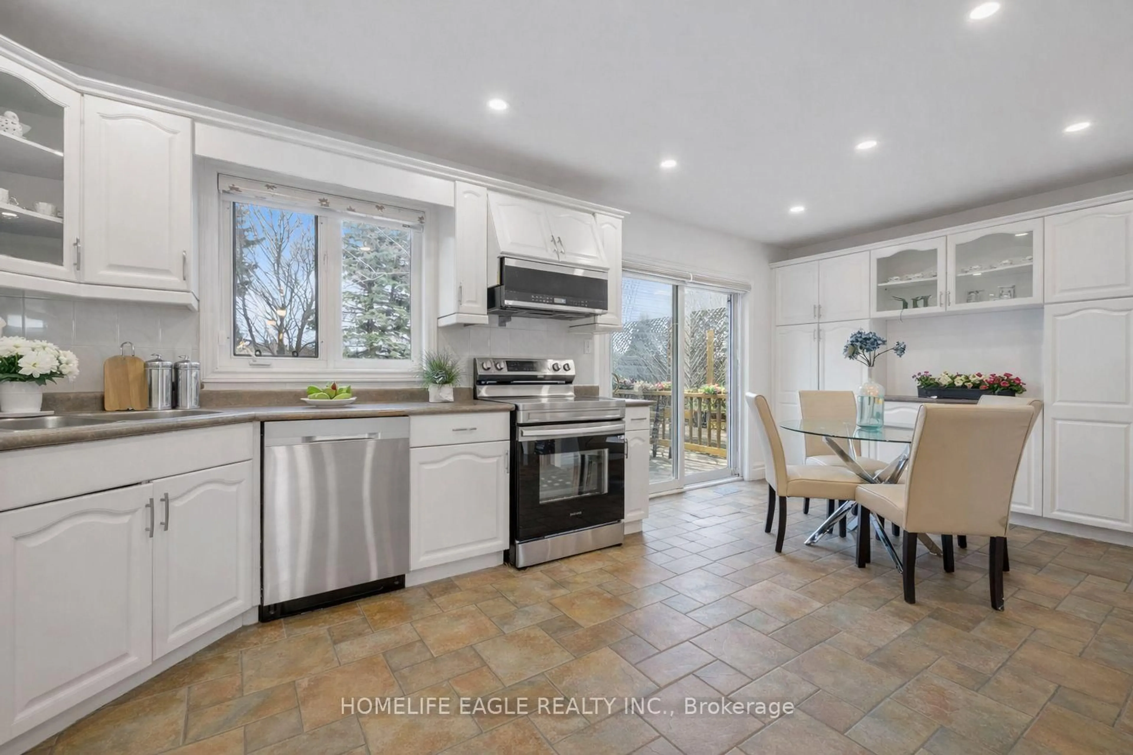 Open concept kitchen, ceramic/tile floor for 40 Wales Ave, Adjala-Tosorontio Ontario L0M 1J0