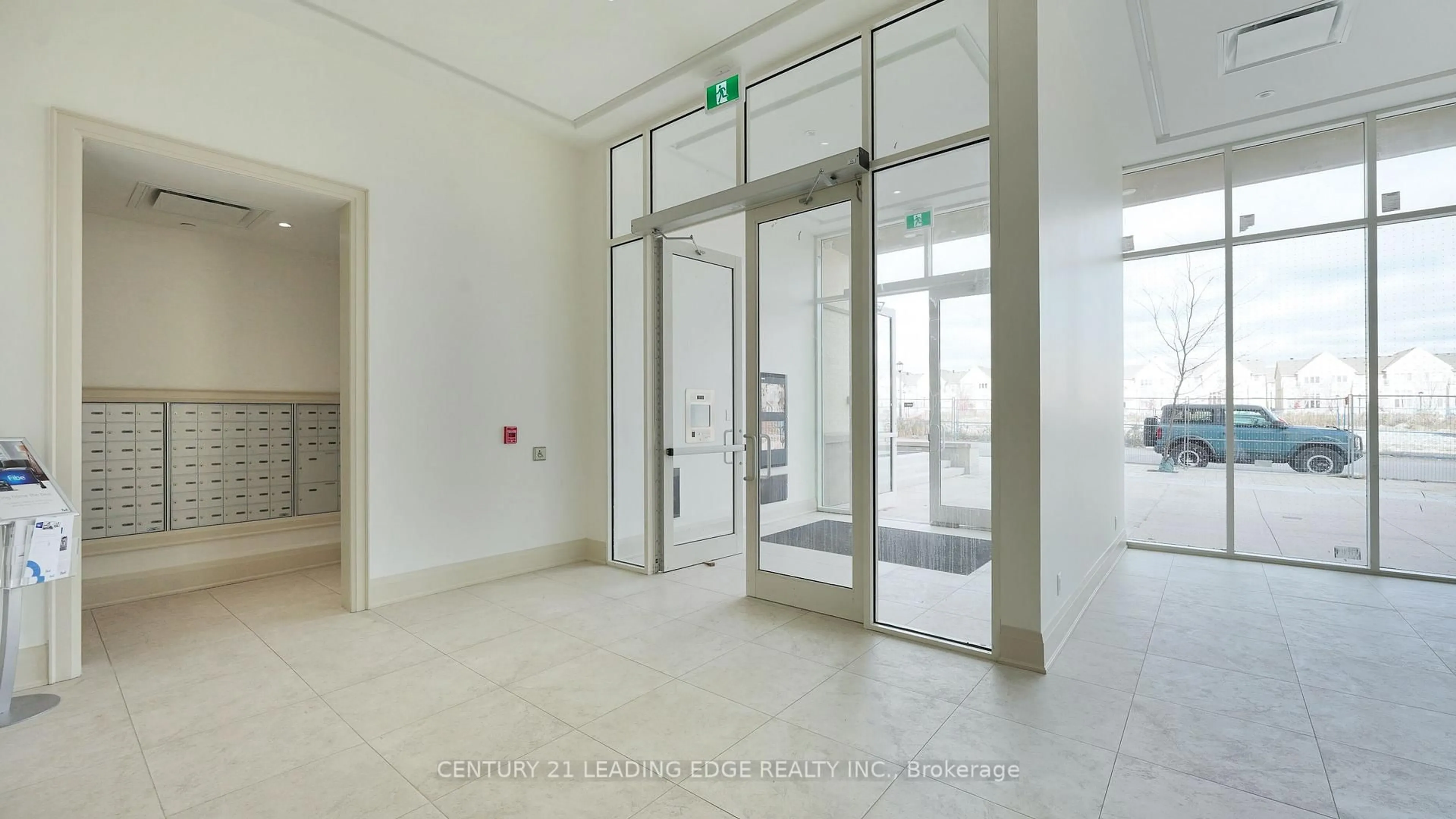 Indoor foyer for 101 Cathedral High St #Ph39, Markham Ontario L8C 0P1