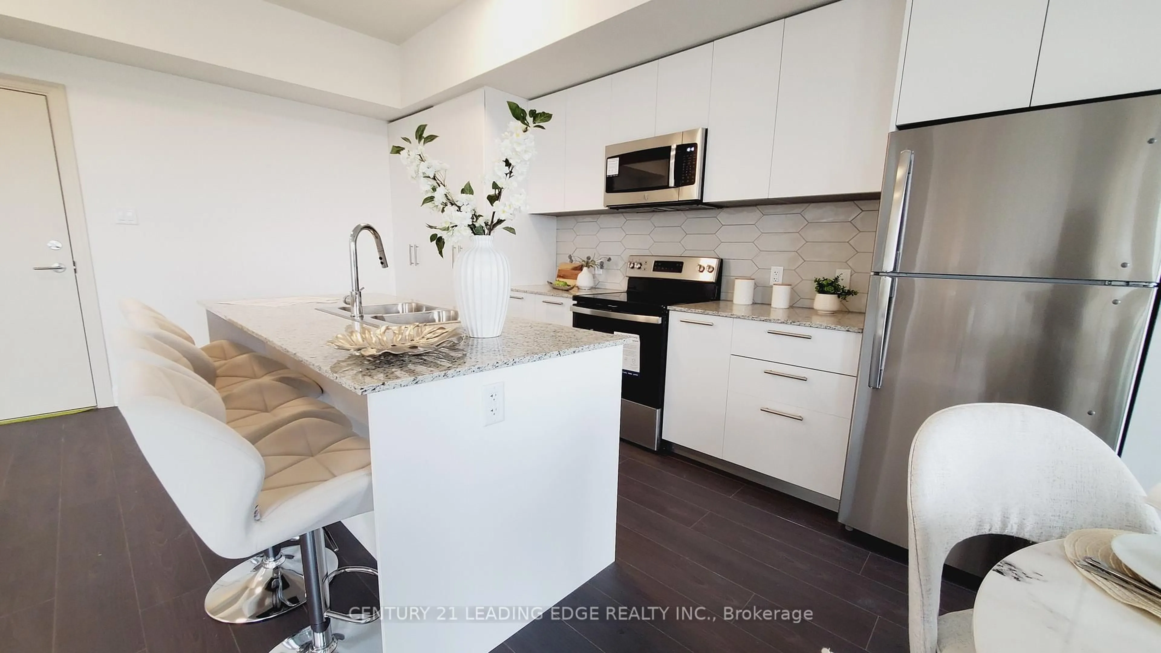Open concept kitchen, ceramic/tile floor for 101 Cathedral High St #Ph39, Markham Ontario L8C 0P1