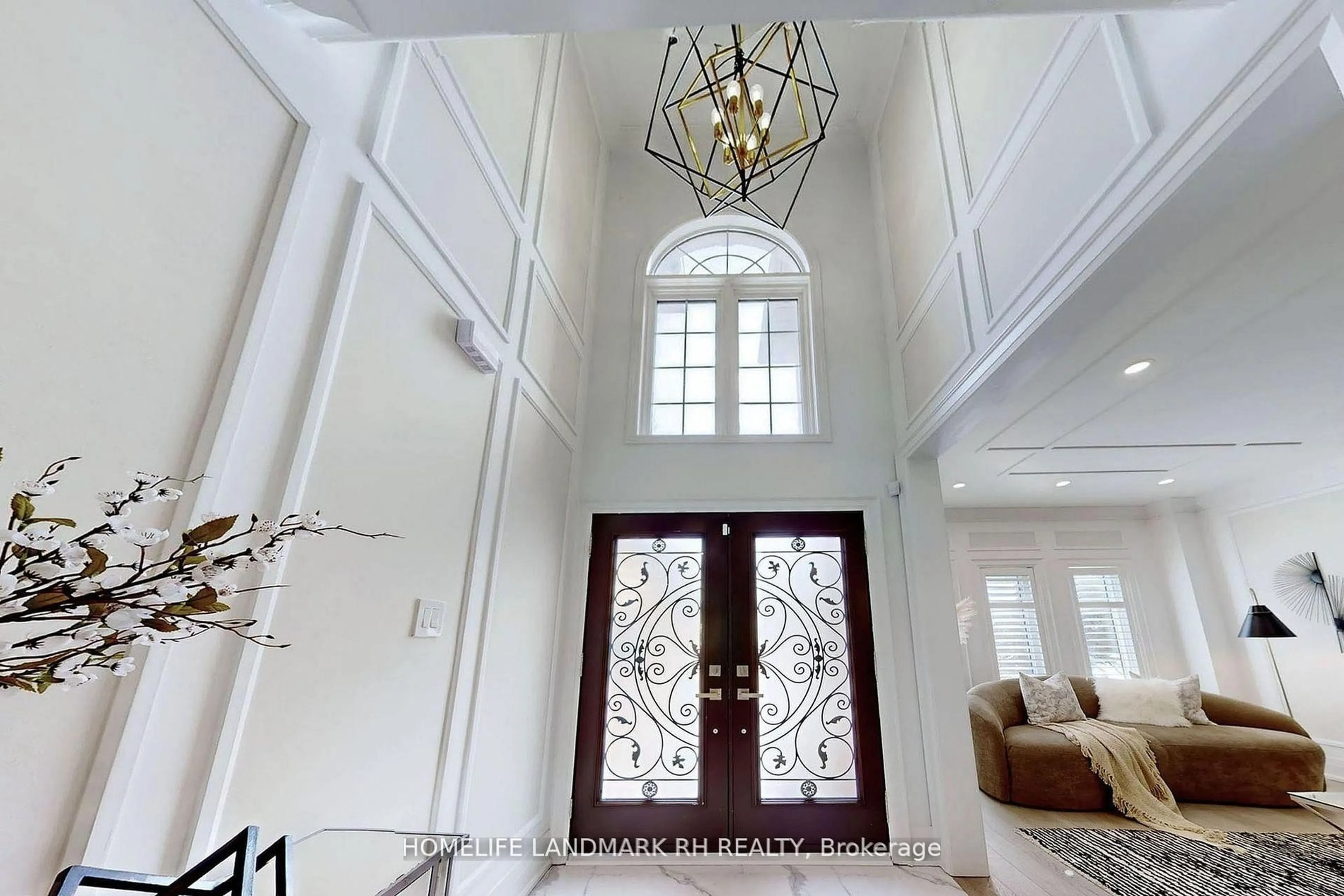 Indoor entryway for 129 Golden Tulip Cres, Markham Ontario L6C 1W5