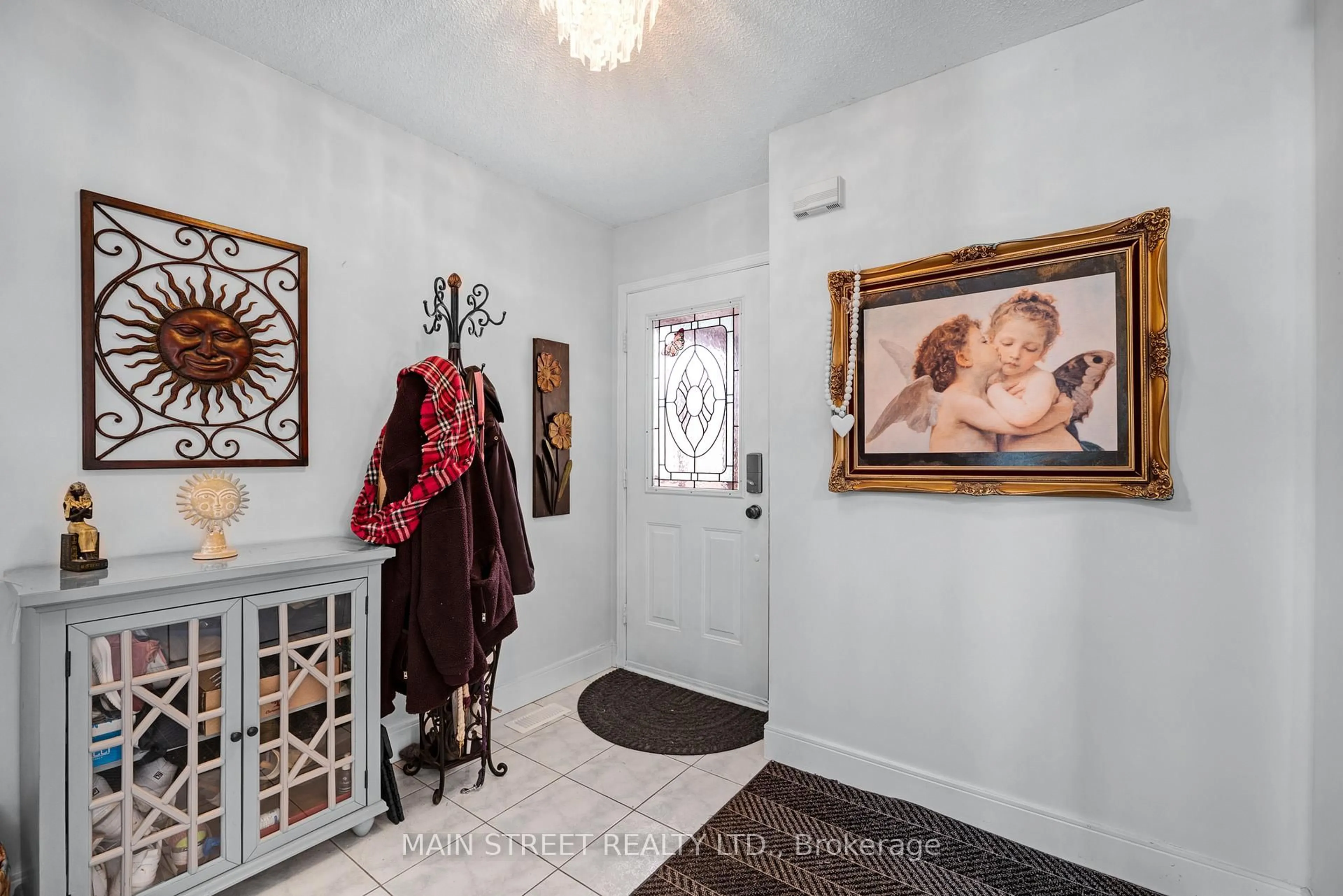 Indoor entryway for 47 Kenborough Crt, Markham Ontario L3S 3P3