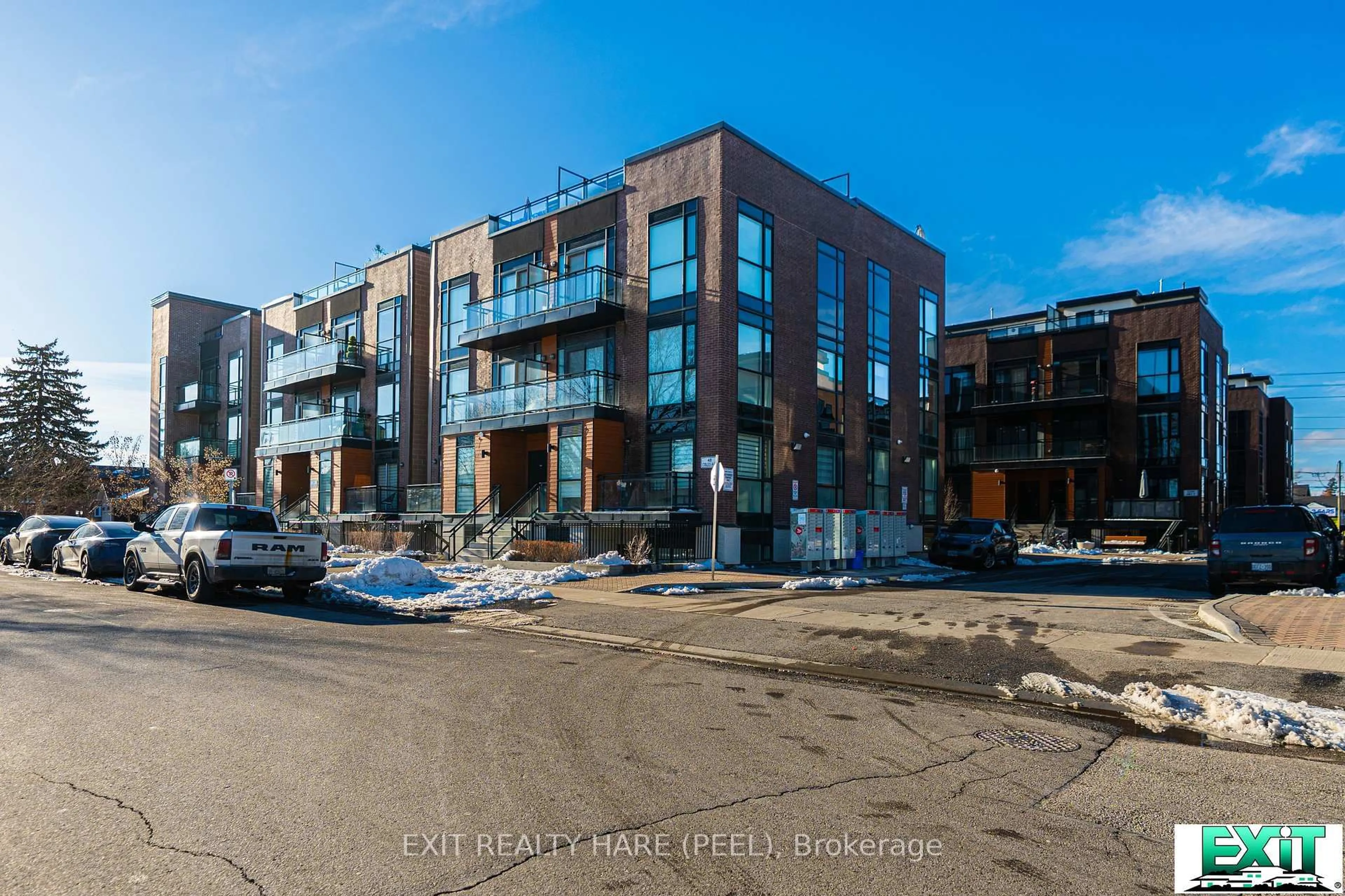 A pic from outside/outdoor area/front of a property/back of a property/a pic from drone, street for 48 Coles Ave #702, Vaughan Ontario L4L 0J1