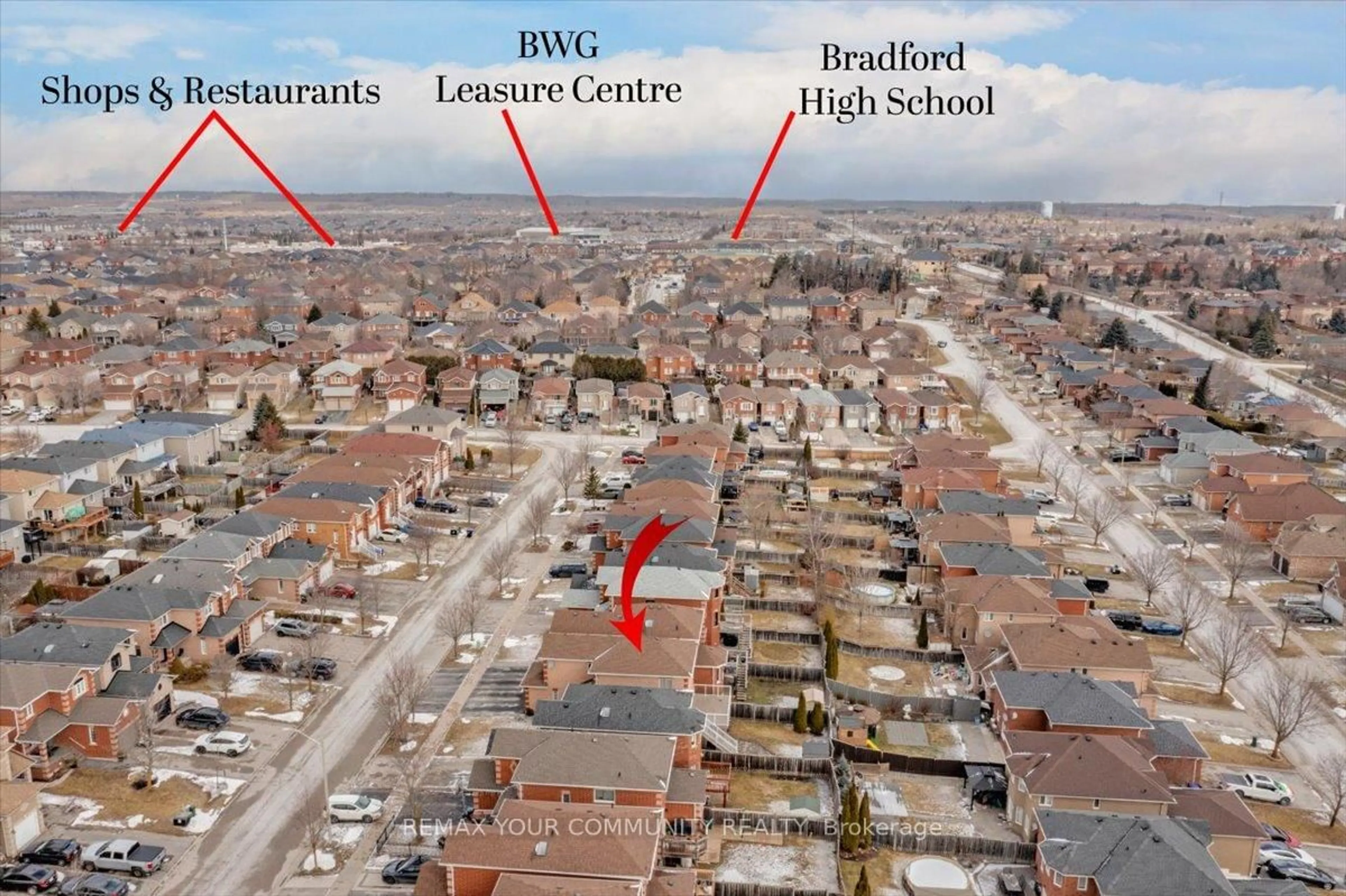 A pic from outside/outdoor area/front of a property/back of a property/a pic from drone, street for 65 Smith St, Bradford West Gwillimbury Ontario L3Z 3Z1