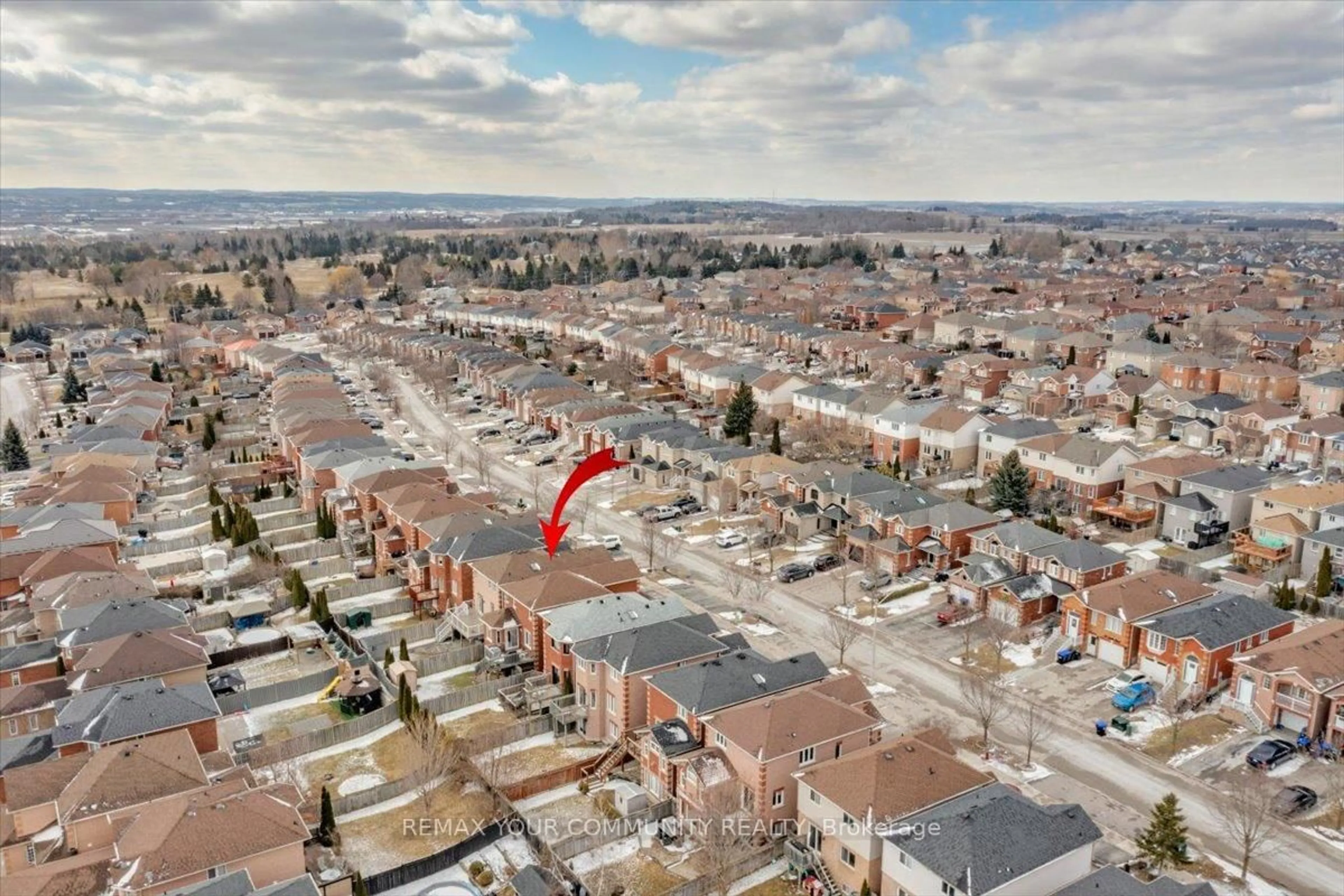 A pic from outside/outdoor area/front of a property/back of a property/a pic from drone, street for 65 Smith St, Bradford West Gwillimbury Ontario L3Z 3Z1