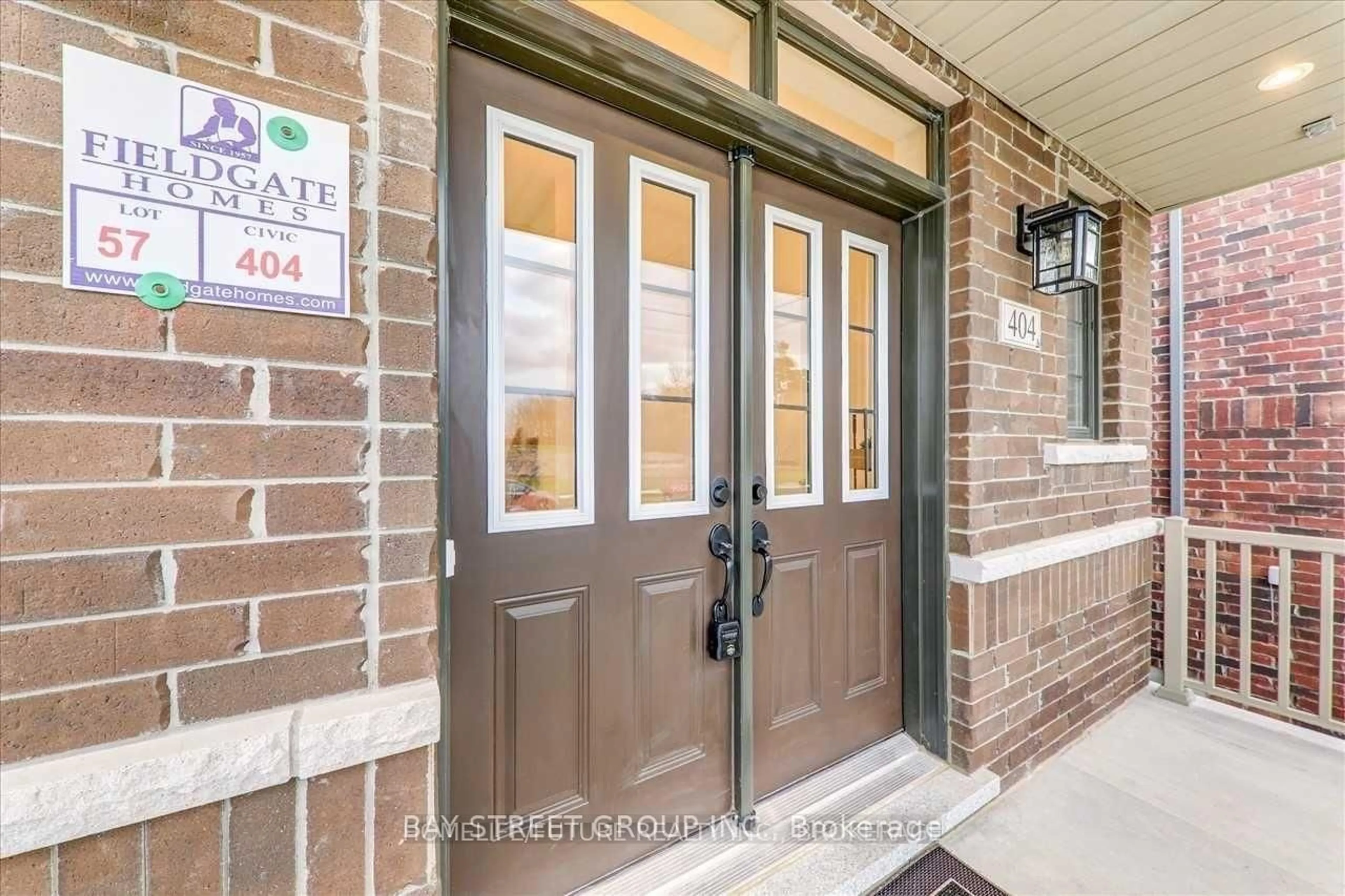 Indoor entryway for 404 Baker Hill Blvd, Whitchurch-Stouffville Ontario L4A 4P4