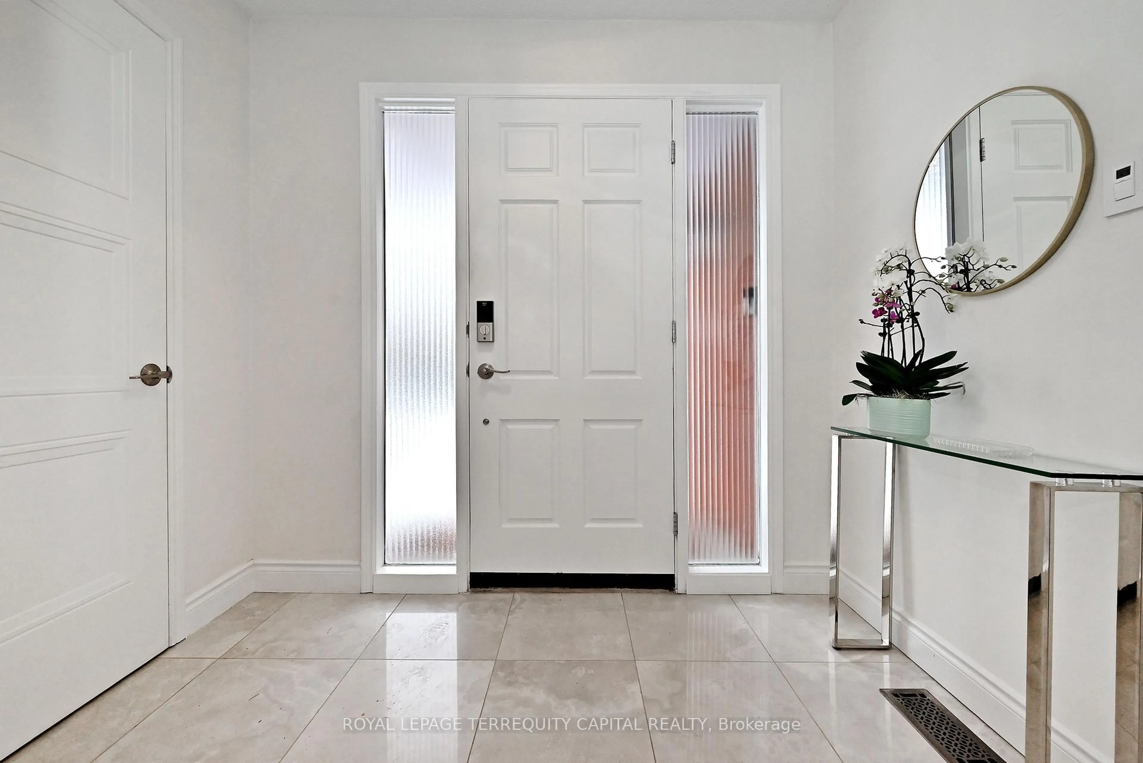 Indoor entryway for 69 Wade Gate, Vaughan Ontario L4J 5X5
