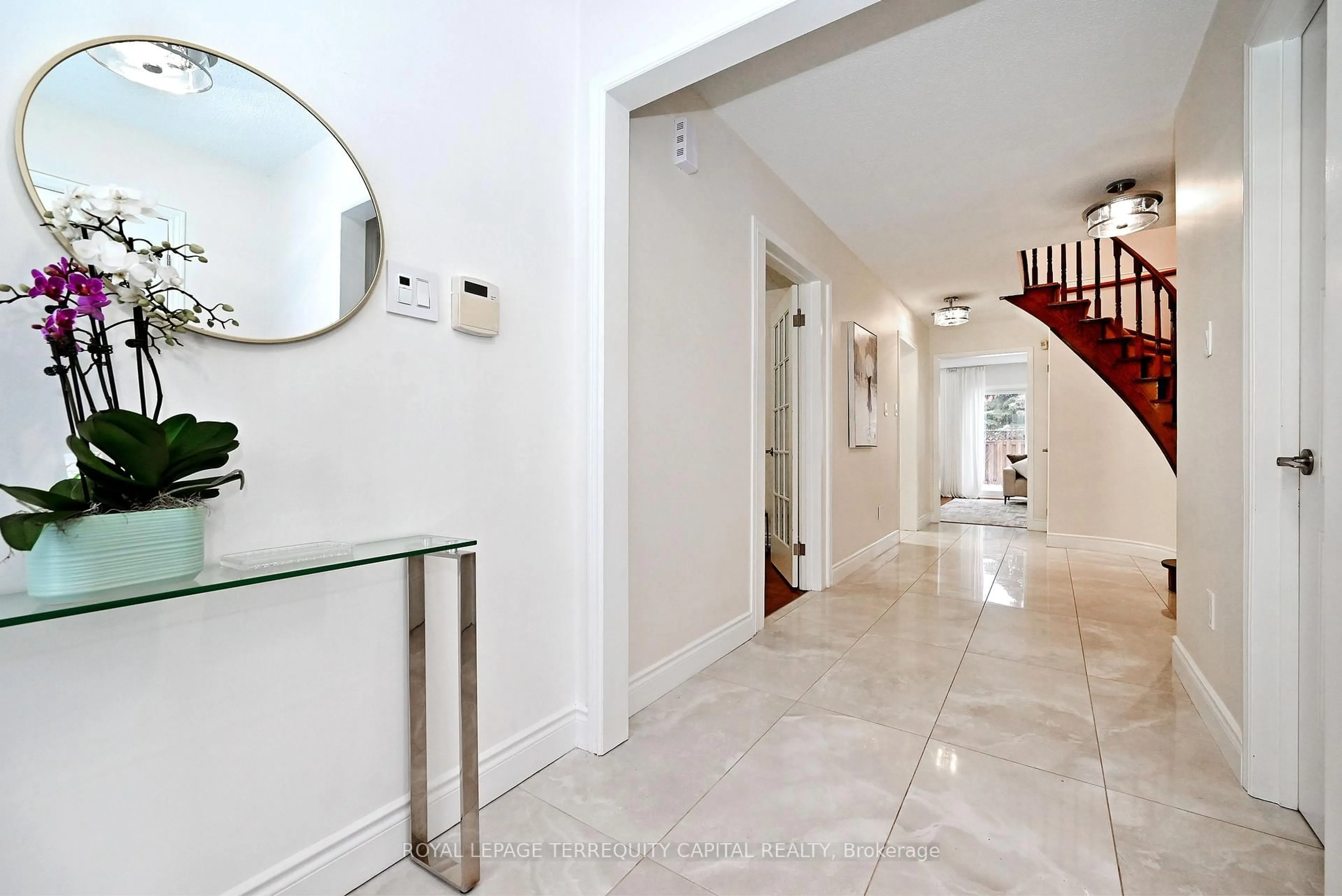 Indoor foyer for 69 Wade Gate, Vaughan Ontario L4J 5X5