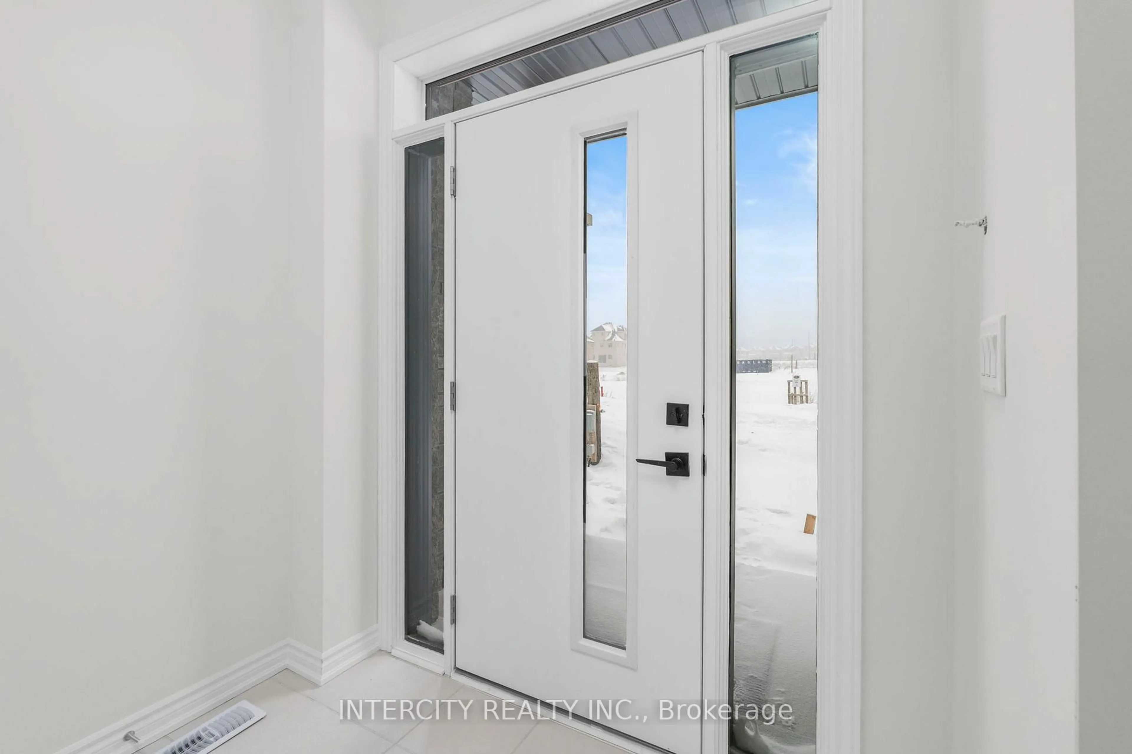 Indoor entryway for 76 Tipp Dr, Richmond Hill Ontario L4E 1J3