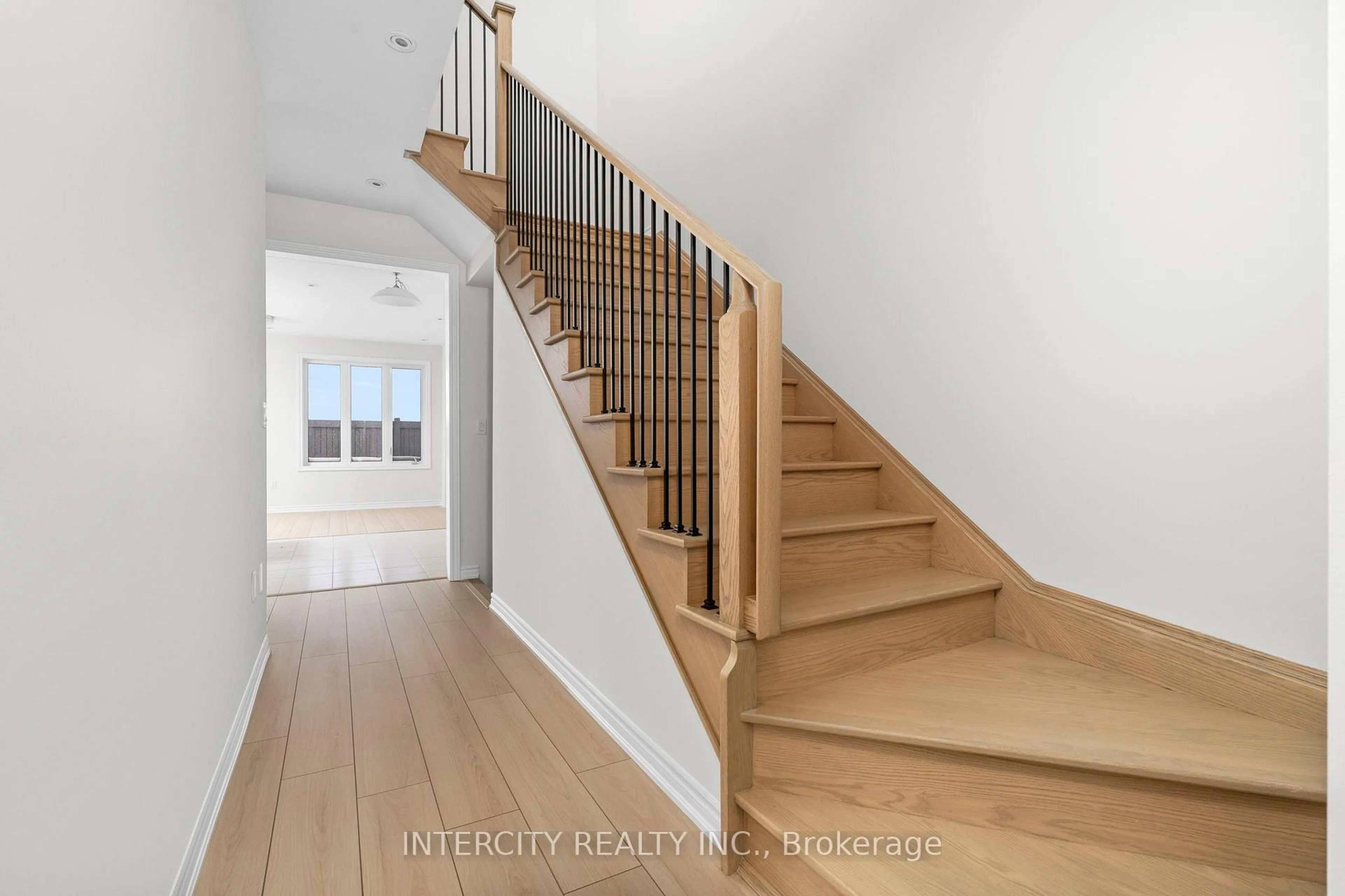 Stairs for 76 Tipp Dr, Richmond Hill Ontario L4E 1J3