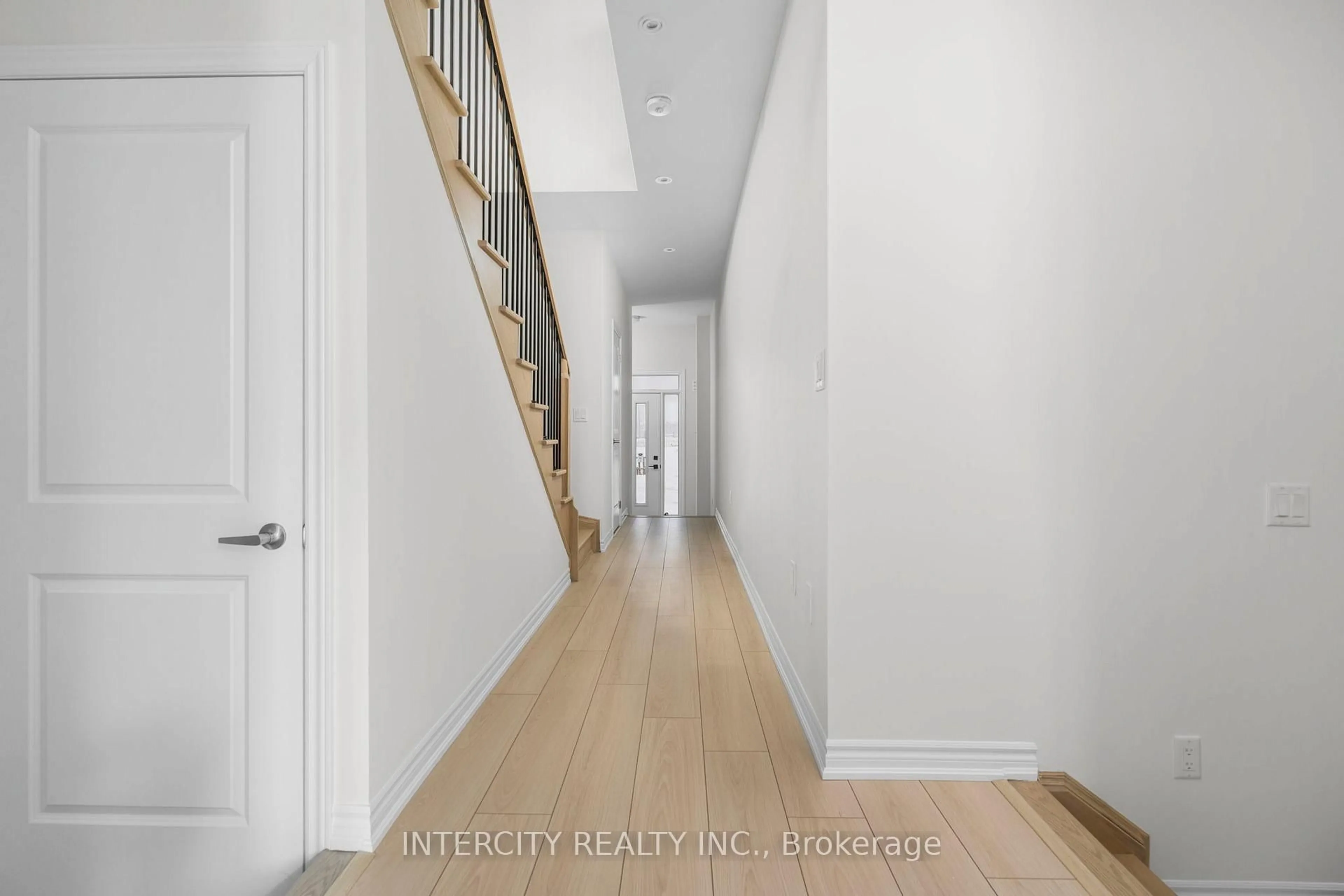 Indoor entryway for 76 Tipp Dr, Richmond Hill Ontario L4E 1J3