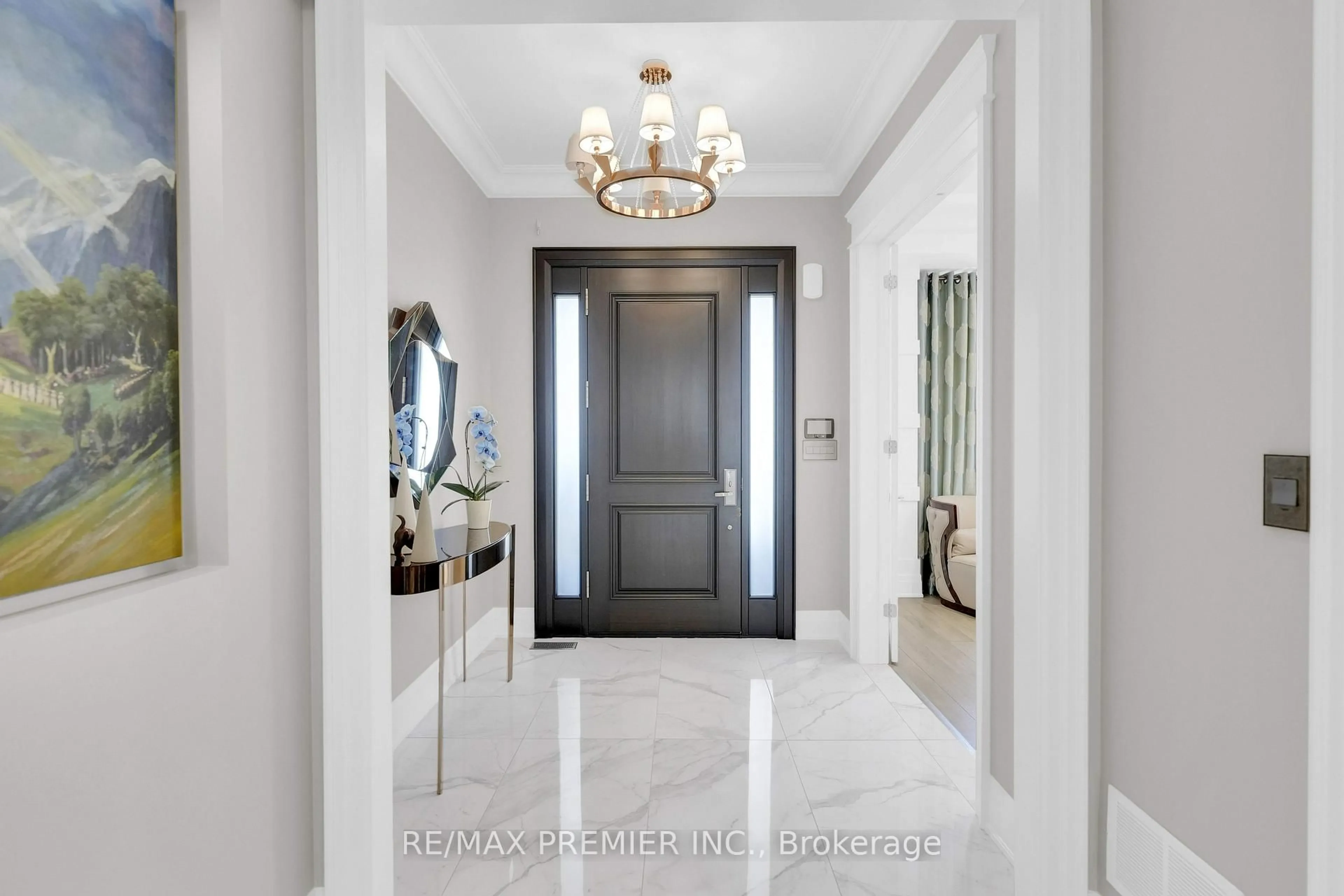 Indoor foyer for 19 Petrolia Crt, Richmond Hill Ontario L4C 0C2