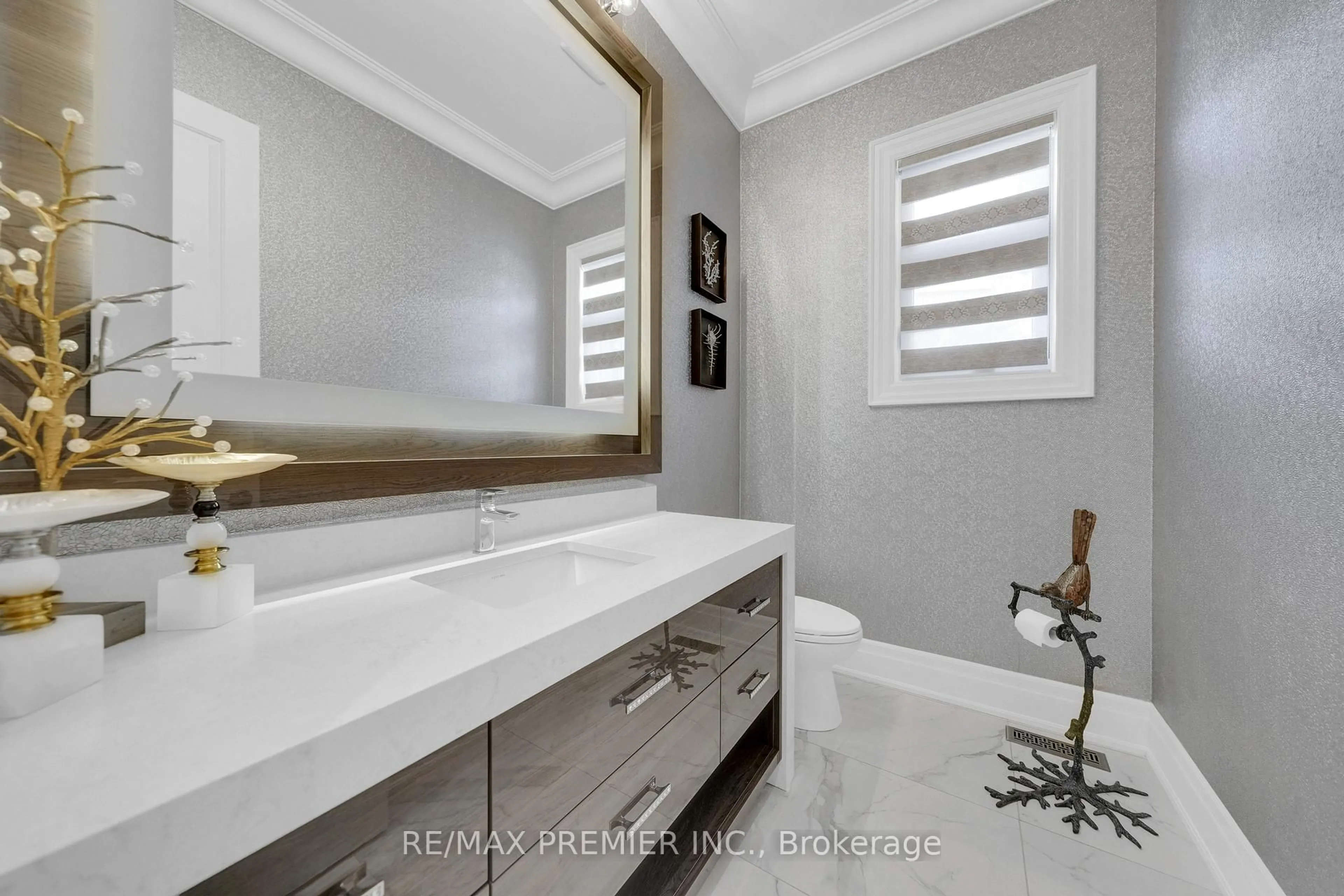 Contemporary bathroom, ceramic/tile floor for 19 Petrolia Crt, Richmond Hill Ontario L4C 0C2