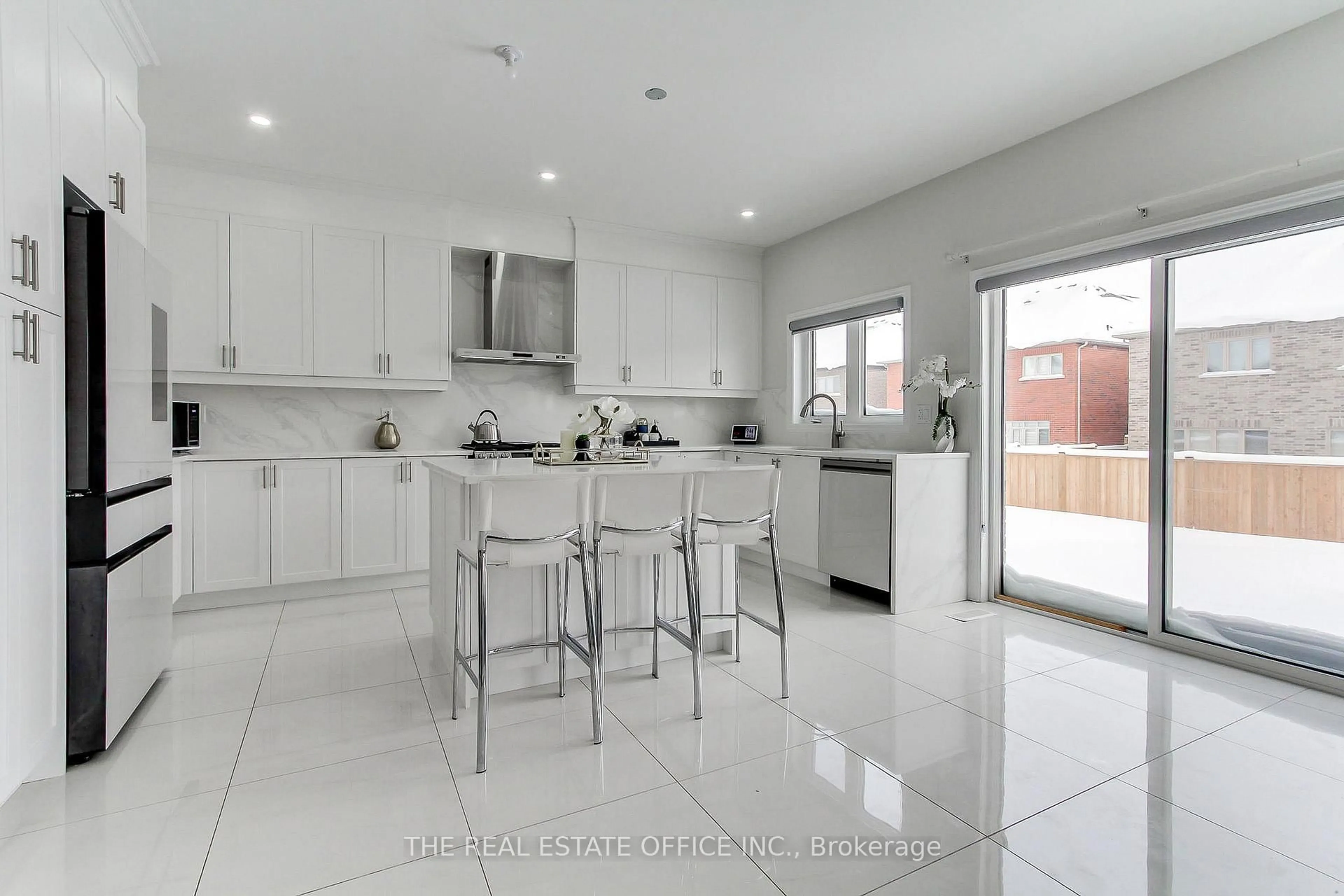 Open concept kitchen, ceramic/tile floor for 1533 Prentice Rd, Innisfil Ontario L9S 0R3