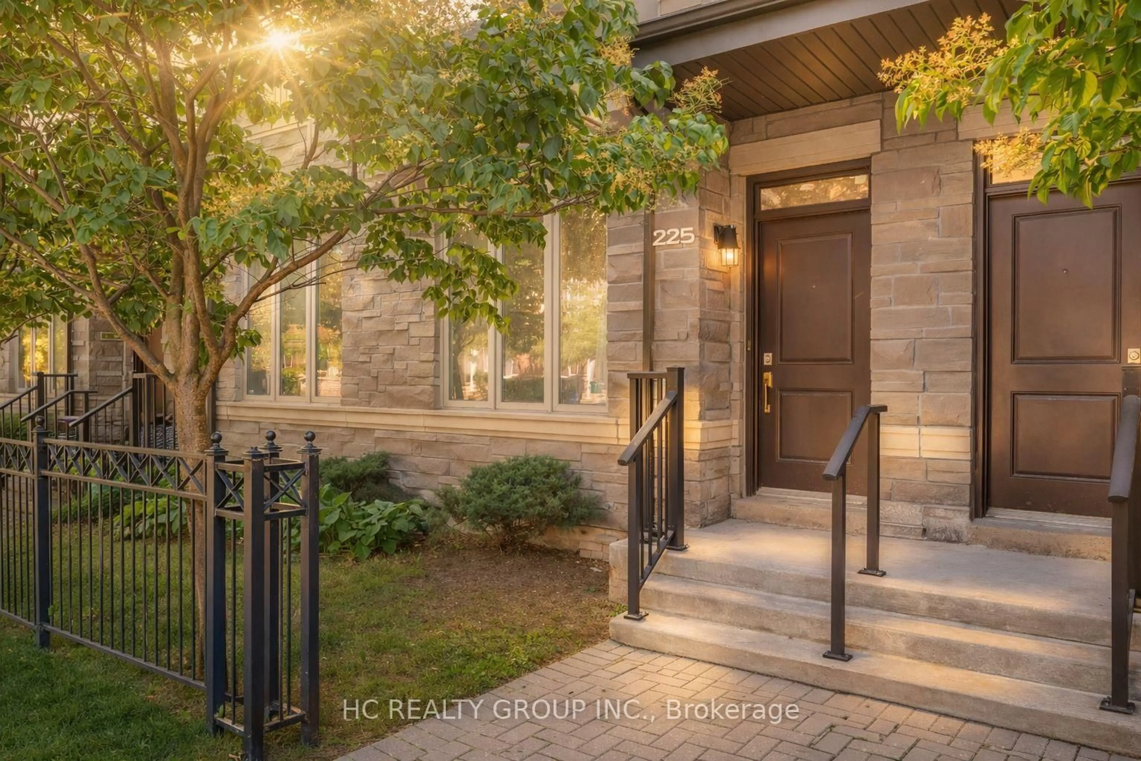 Indoor entryway for 225 South Park Rd #TH6, Markham Ontario L3T 0B6