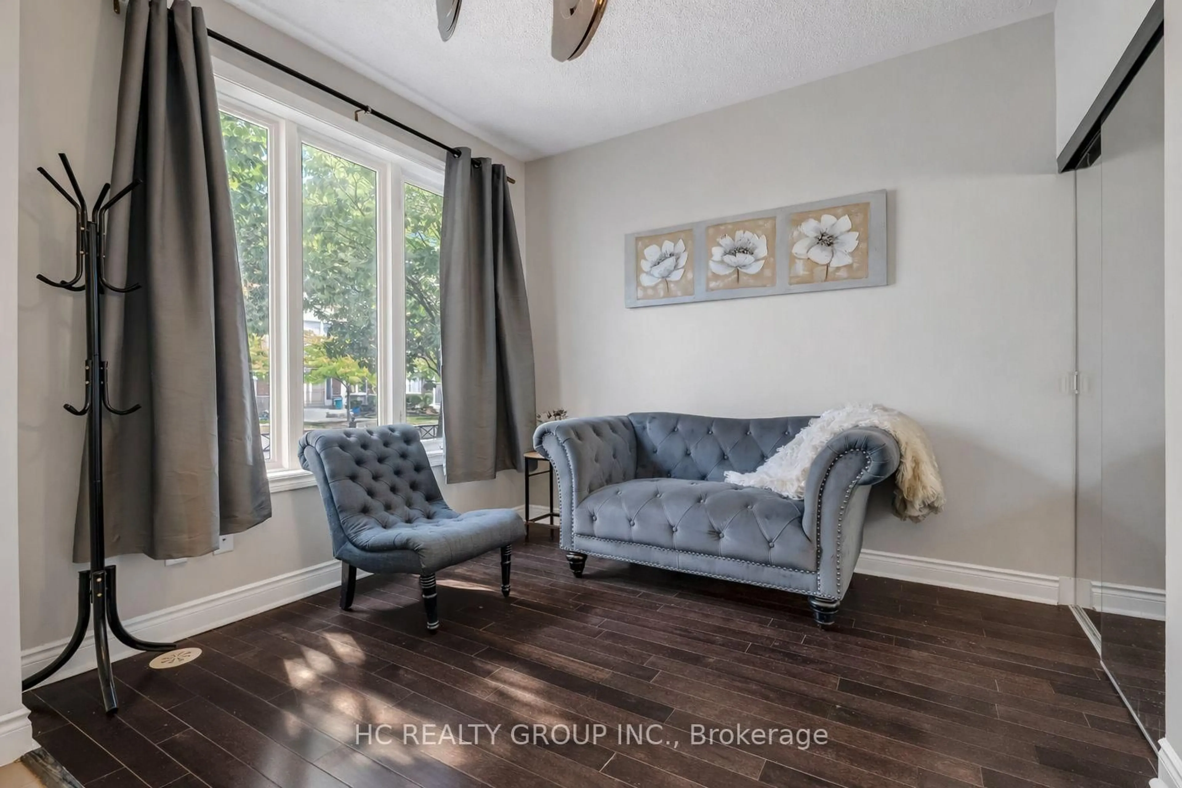 Living room with furniture, unknown for 225 South Park Rd #TH6, Markham Ontario L3T 0B6