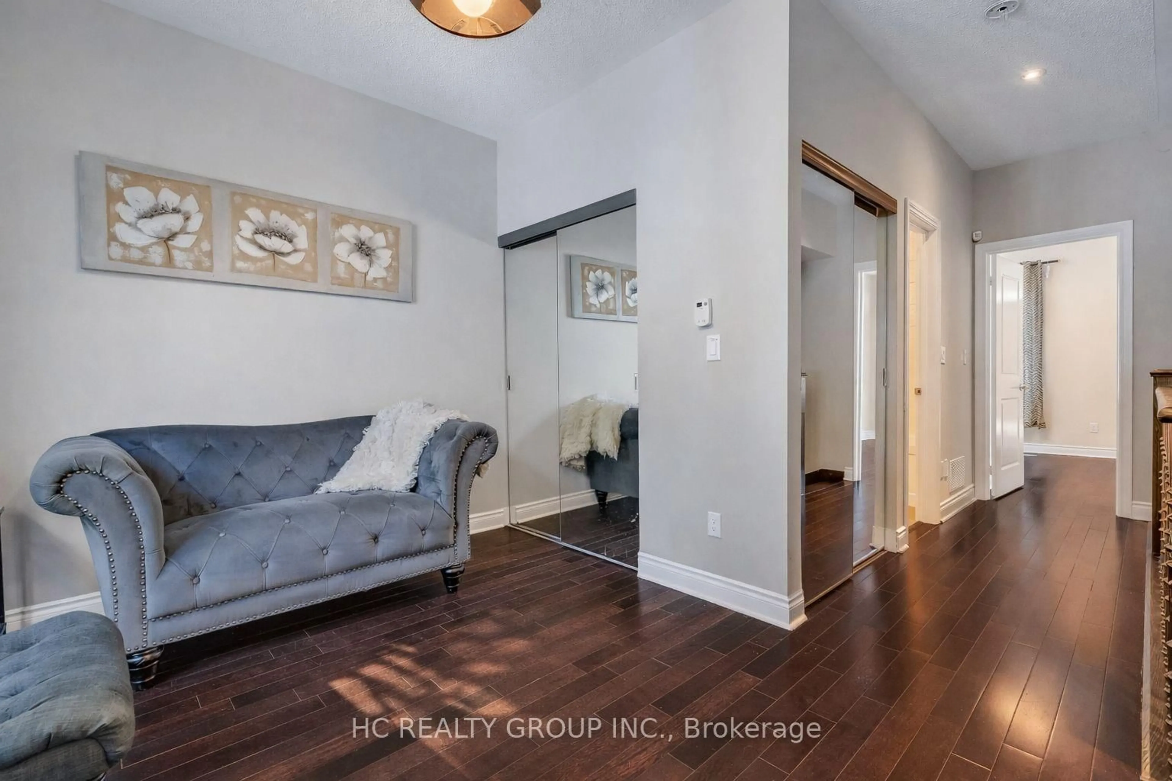 Indoor entryway for 225 South Park Rd #TH6, Markham Ontario L3T 0B6