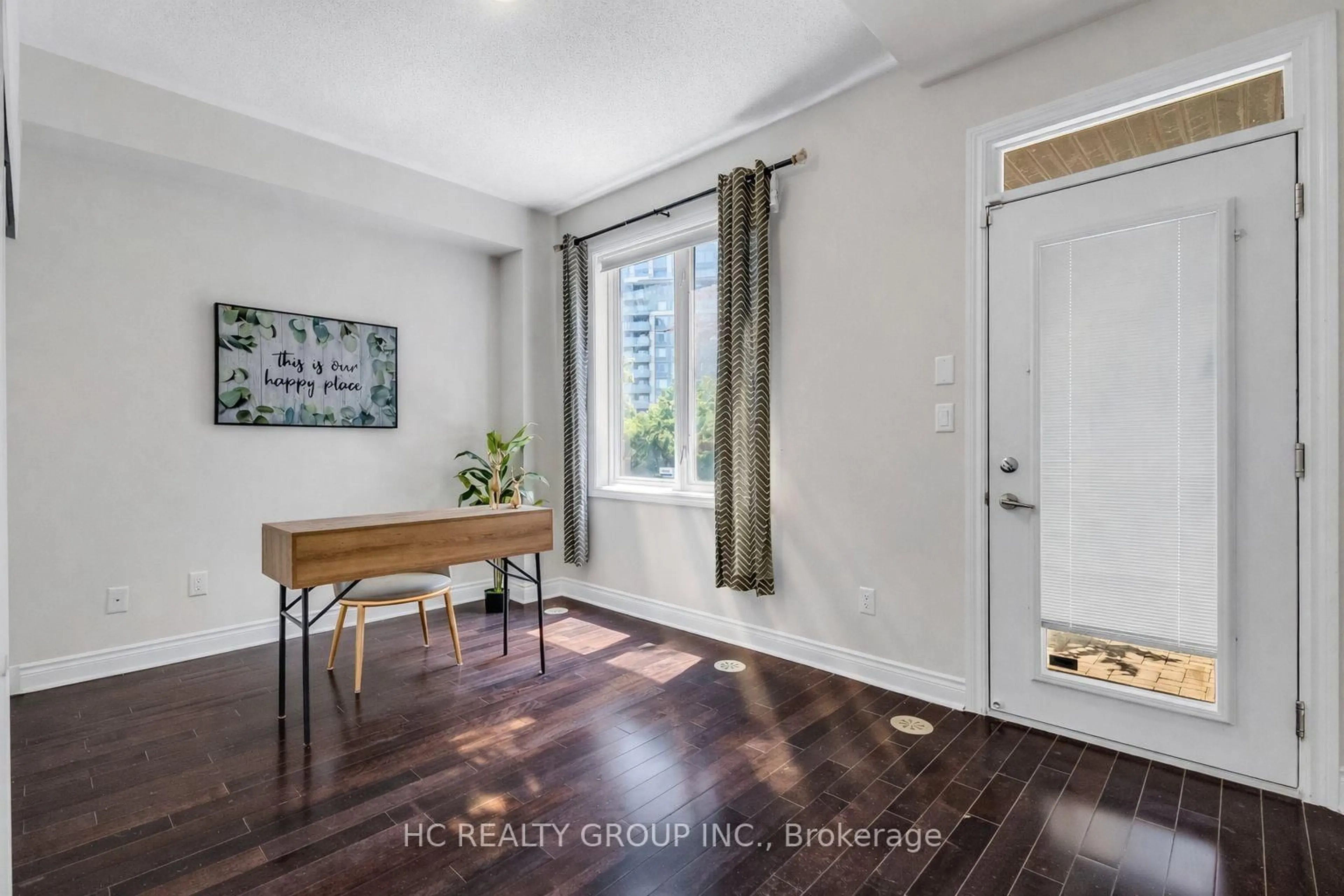 Indoor entryway for 225 South Park Rd #TH6, Markham Ontario L3T 0B6