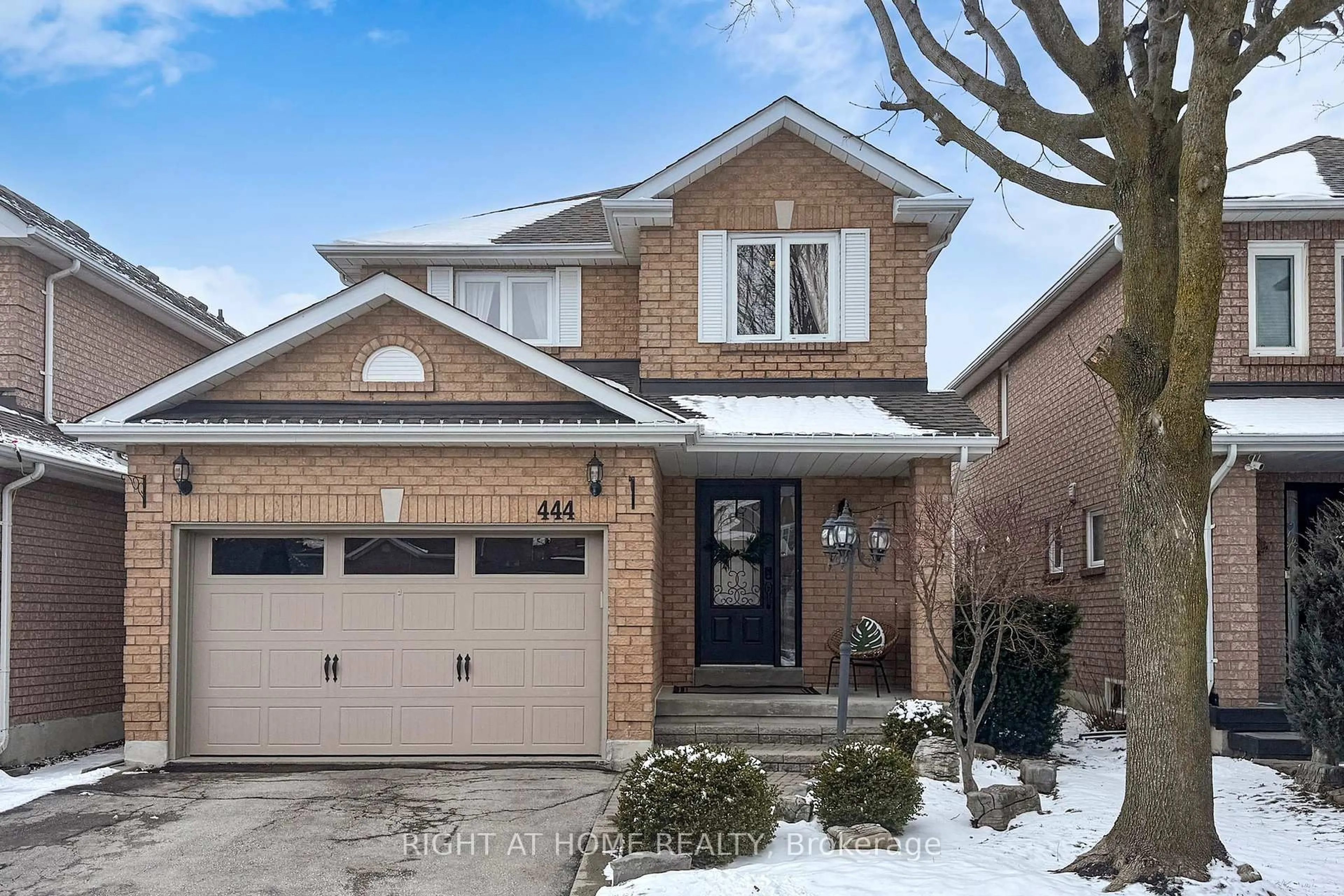 Home with brick exterior material, street for 444 Flanagan Crt, Newmarket Ontario L3X 2E9