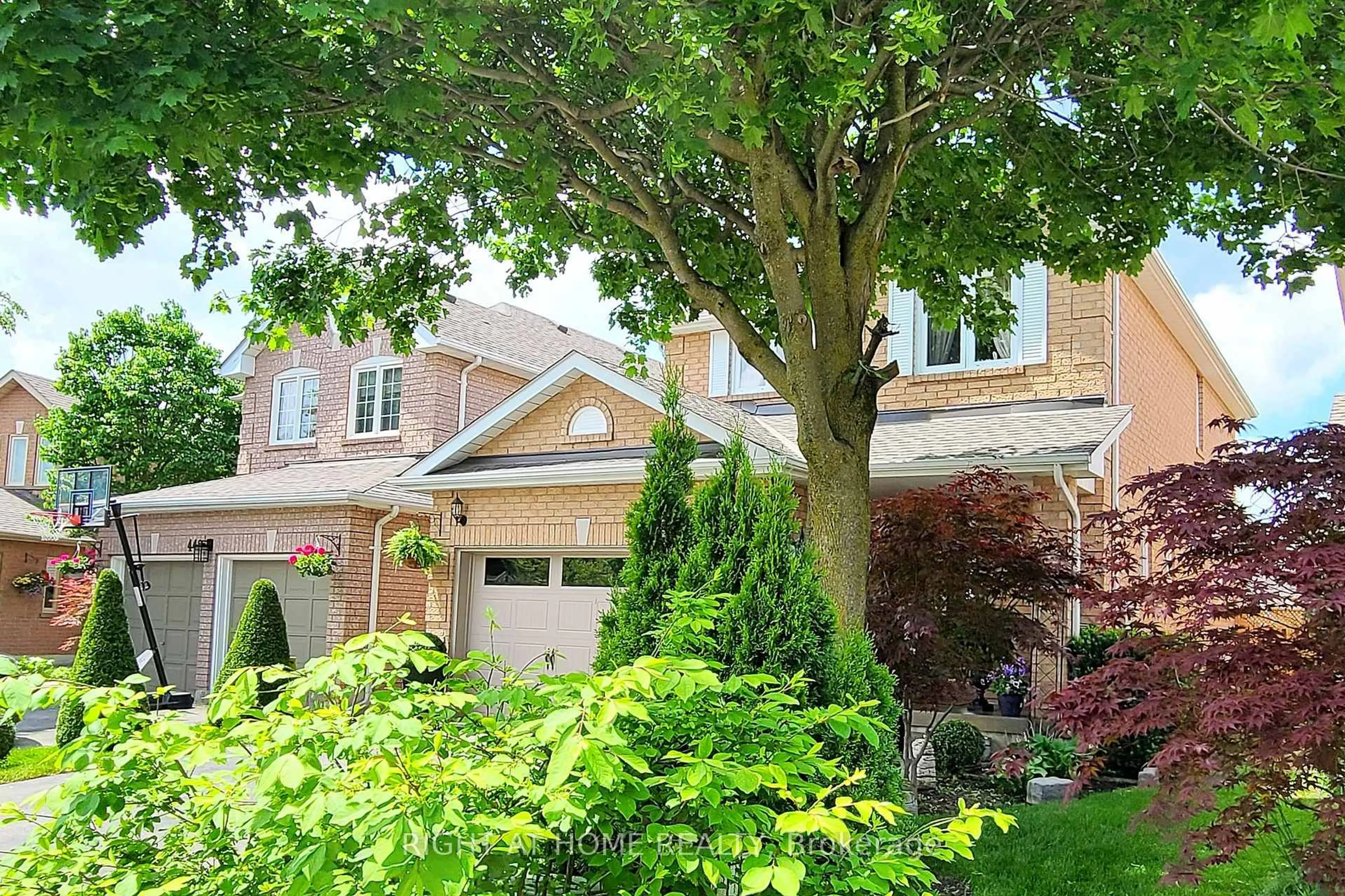 Home with brick exterior material, street for 444 Flanagan Crt, Newmarket Ontario L3X 2E9