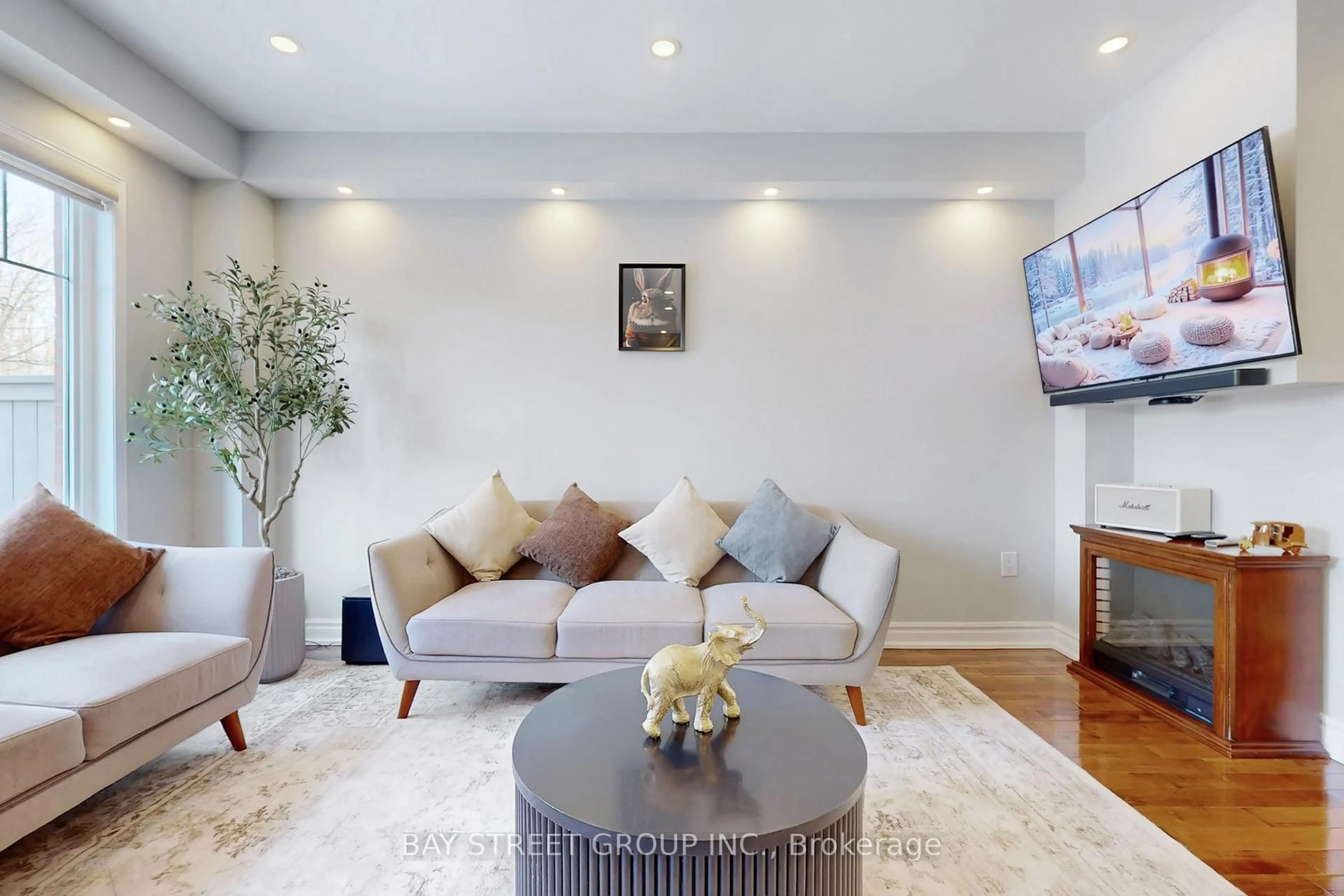 Living room with furniture, unknown for 73 All Points Dr, Whitchurch-Stouffville Ontario L4A 0W6