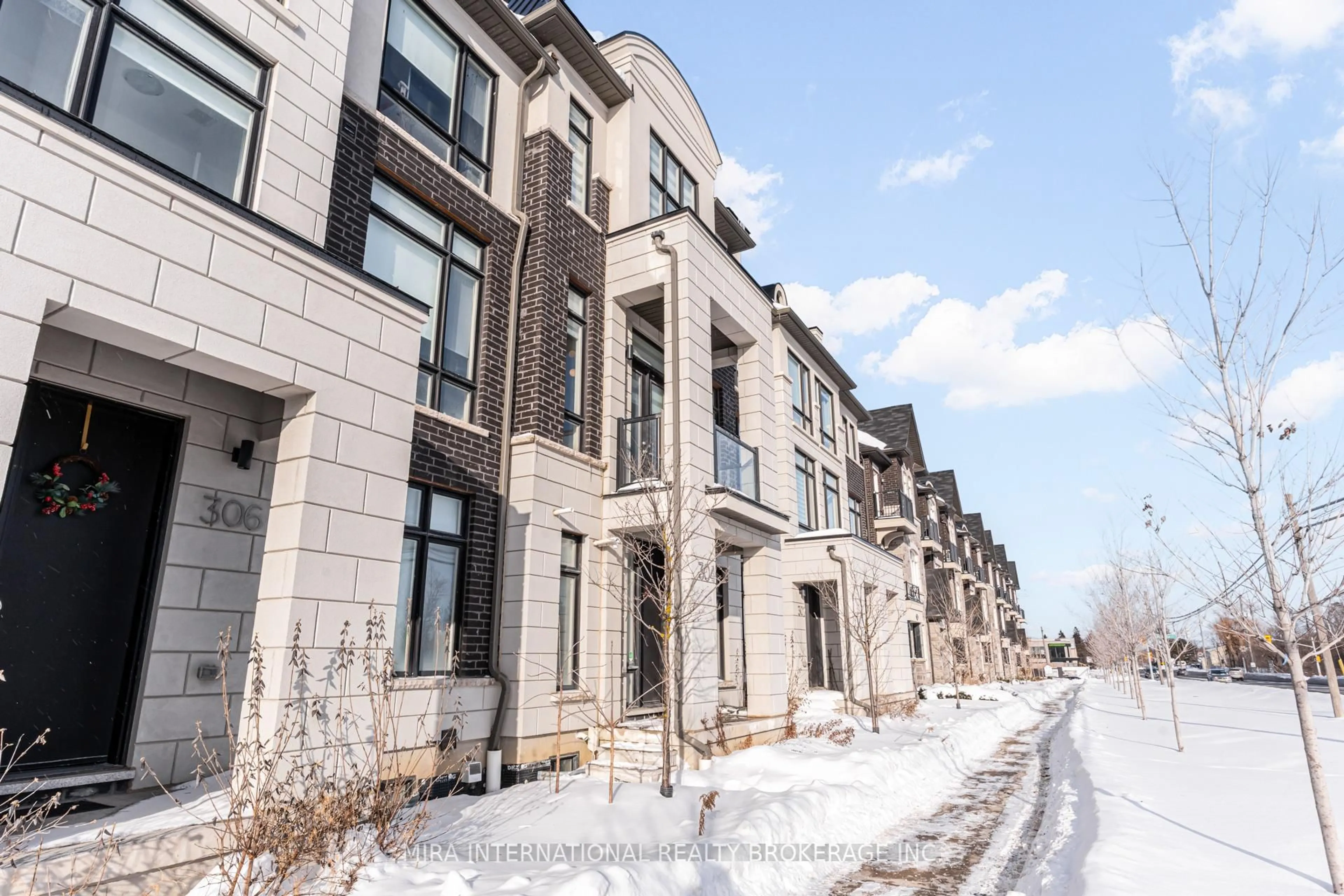 Unknown for 304 King Rd, Richmond Hill Ontario L4E 1H4