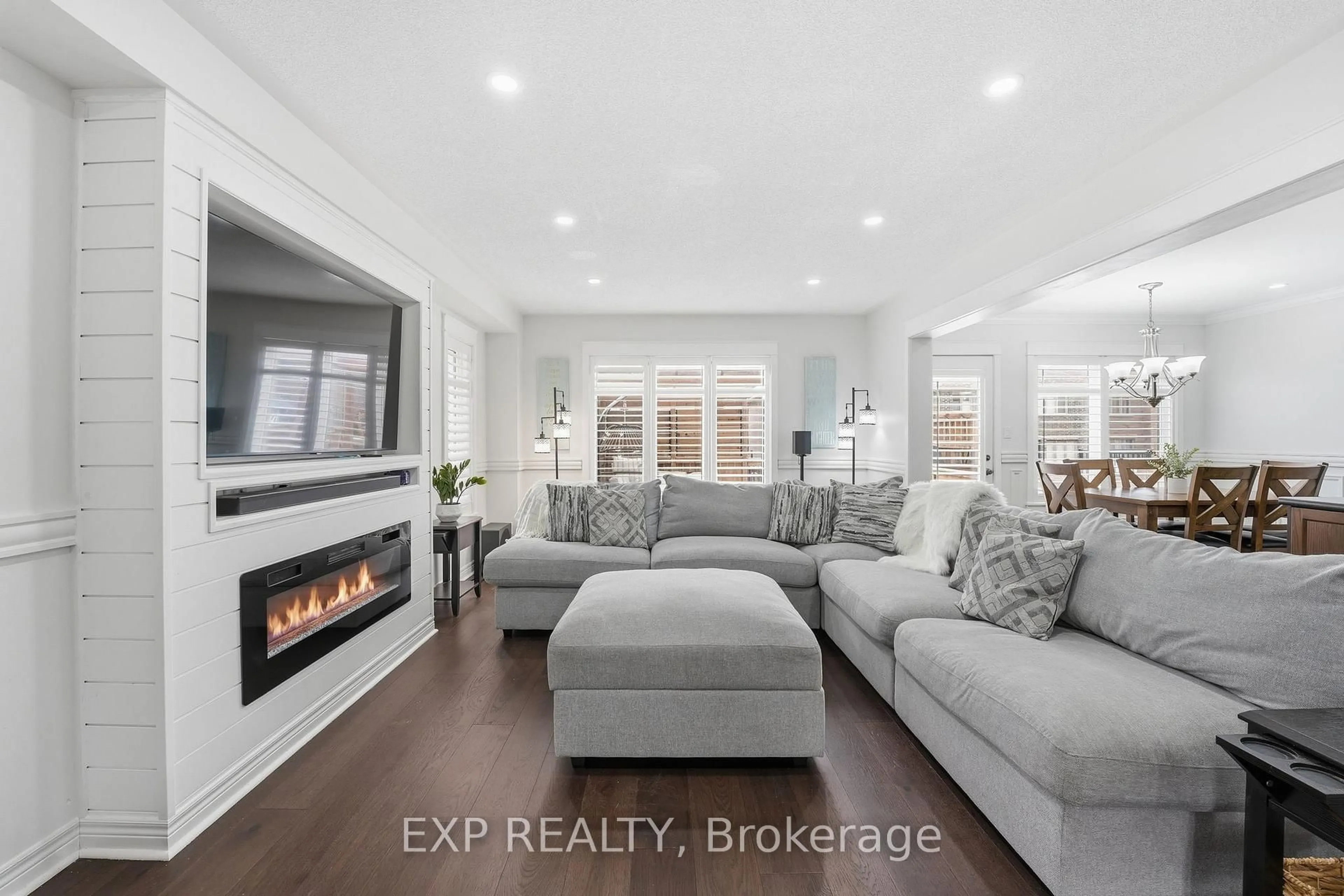 Living room with furniture, ceramic/tile floor for 44 Willoughby Way, New Tecumseth Ontario L9R 0M7