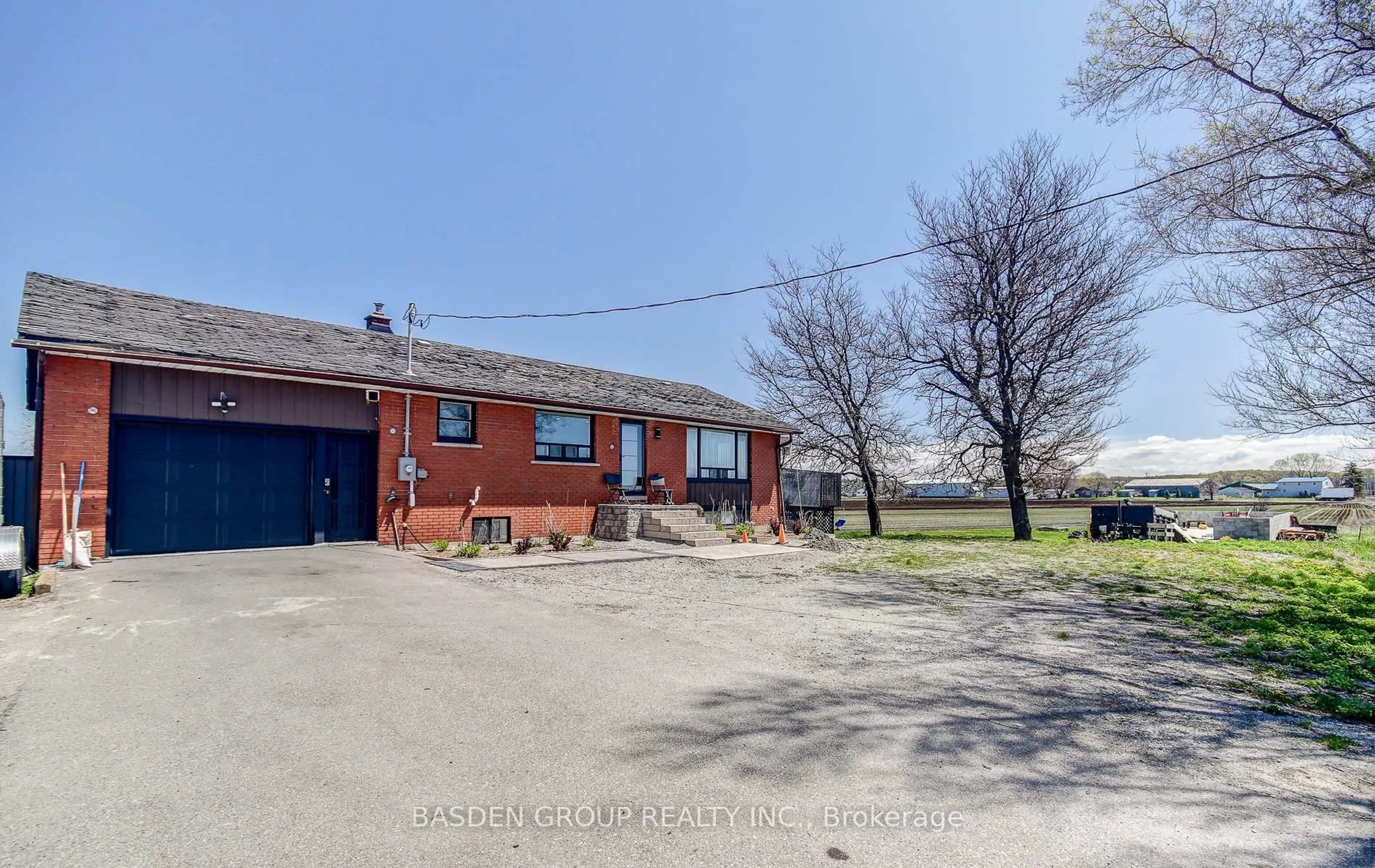 A pic from outside/outdoor area/front of a property/back of a property/a pic from drone, street for 545 Wist Rd, King Ontario L7B 0E9