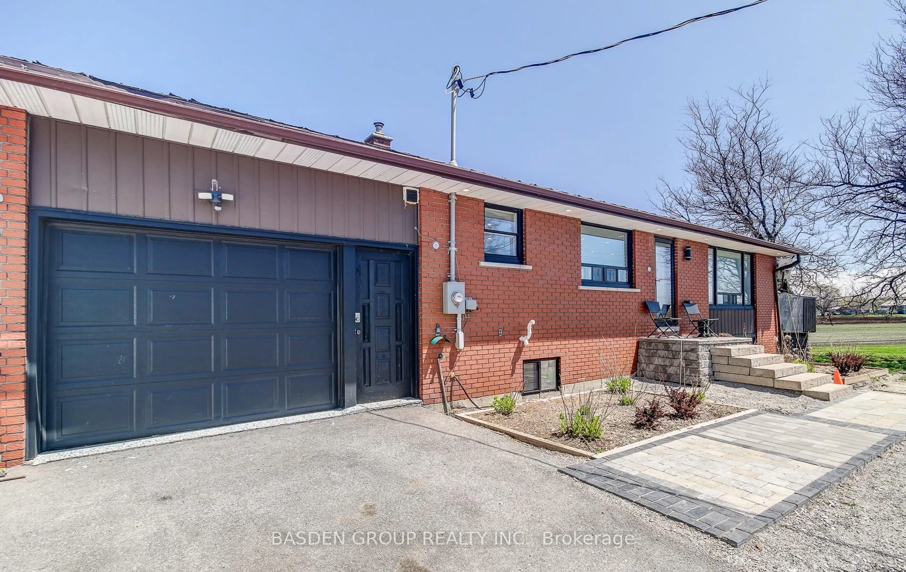 A pic from outside/outdoor area/front of a property/back of a property/a pic from drone, street for 545 Wist Rd, King Ontario L7B 0E9