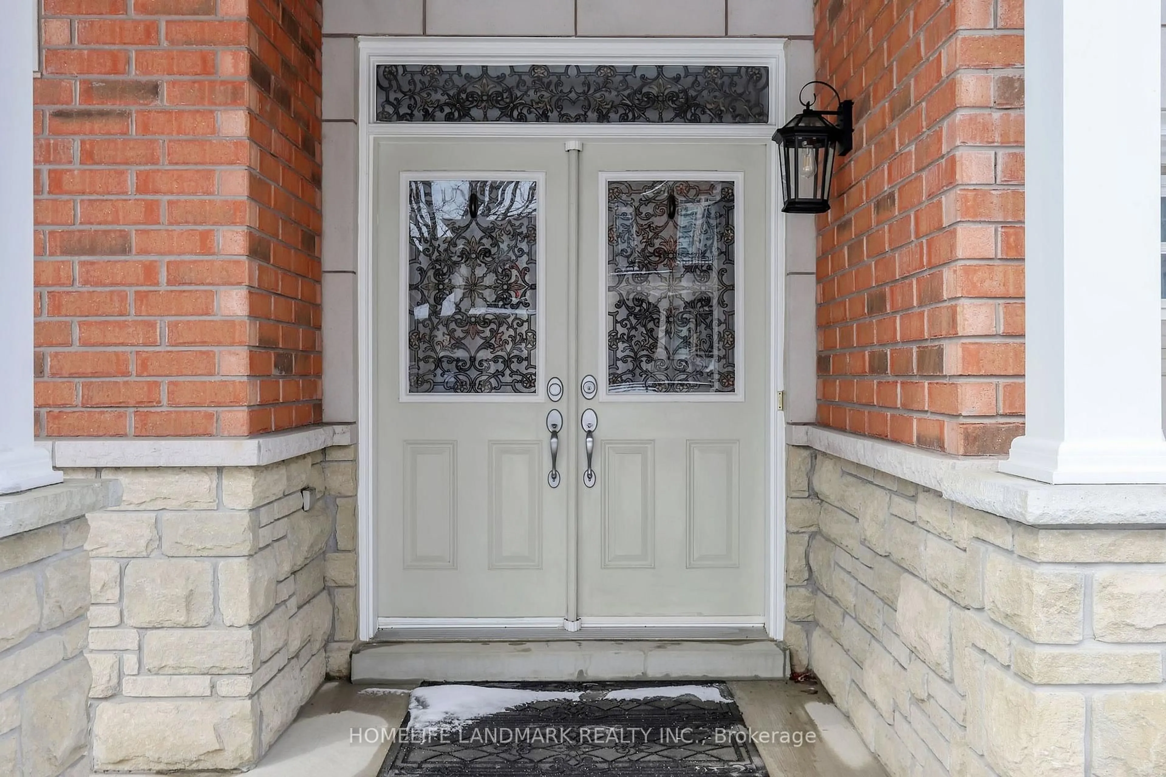Indoor entryway for 8 Grovewood St, Richmond Hill Ontario L4E 4X1