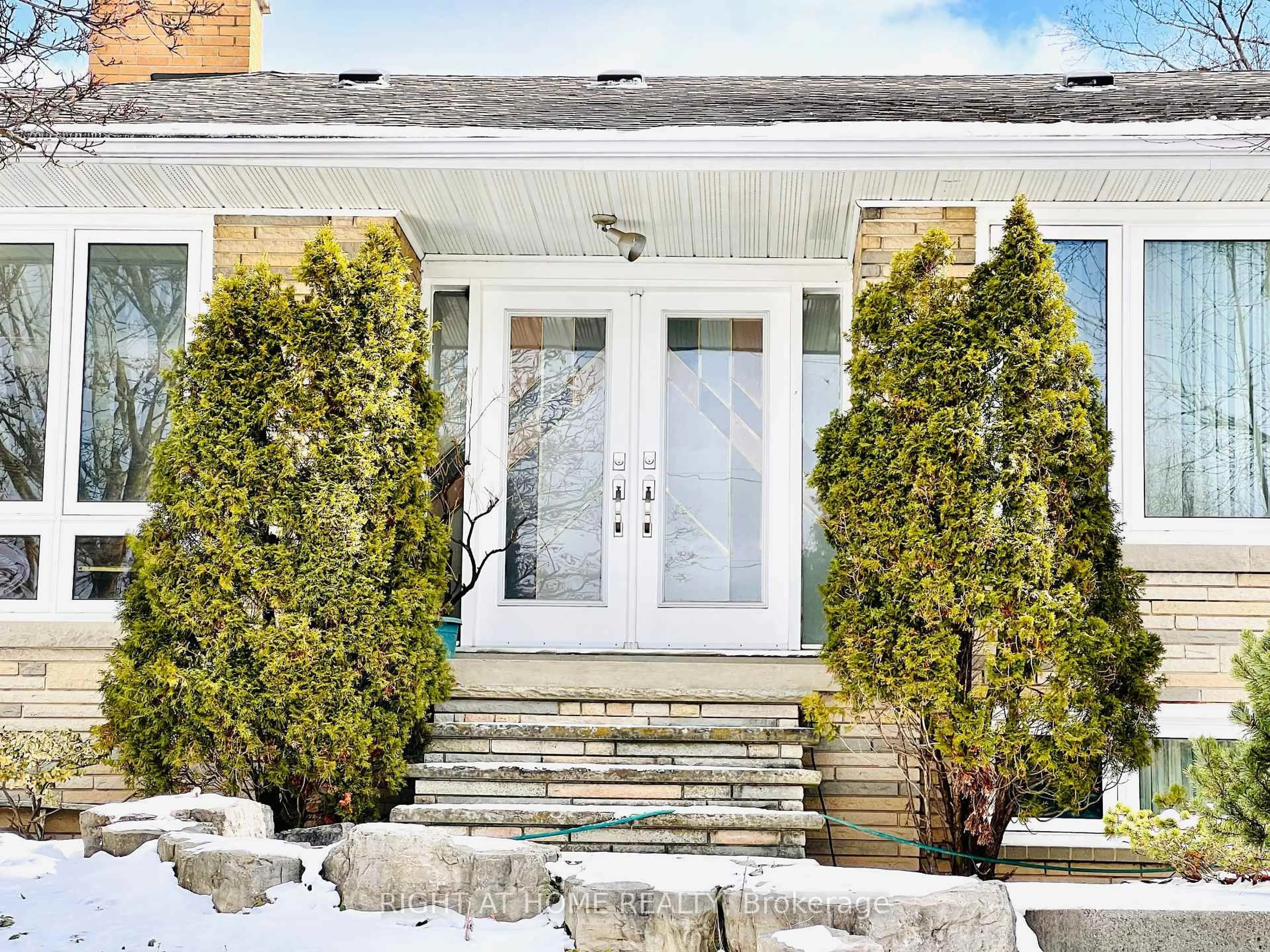 Indoor entryway for 77 Riverside Blvd, Vaughan Ontario L4J 1J1