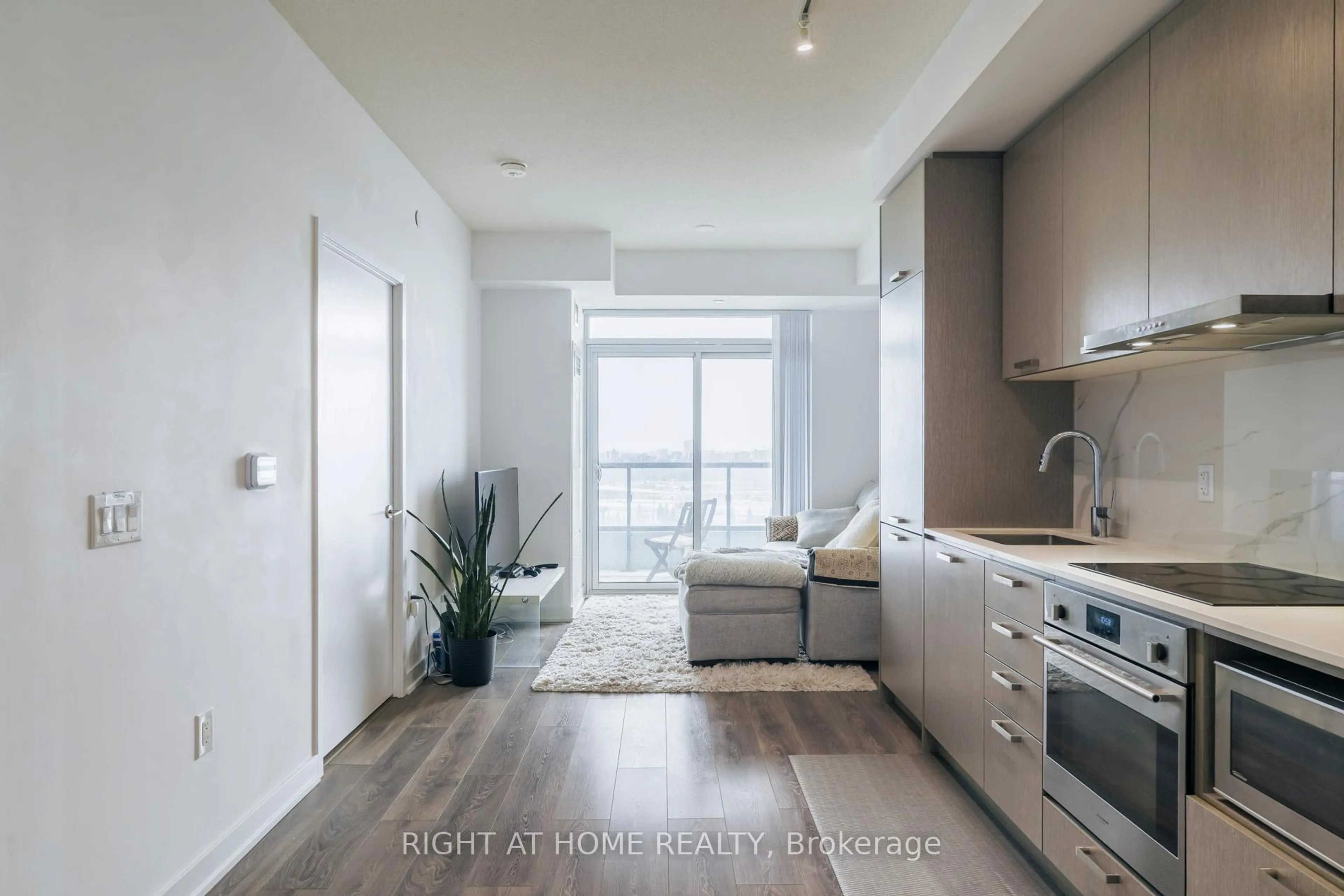 Unknown for 38 Honeycrisp Cres #1607, Vaughan Ontario L4K 0M8