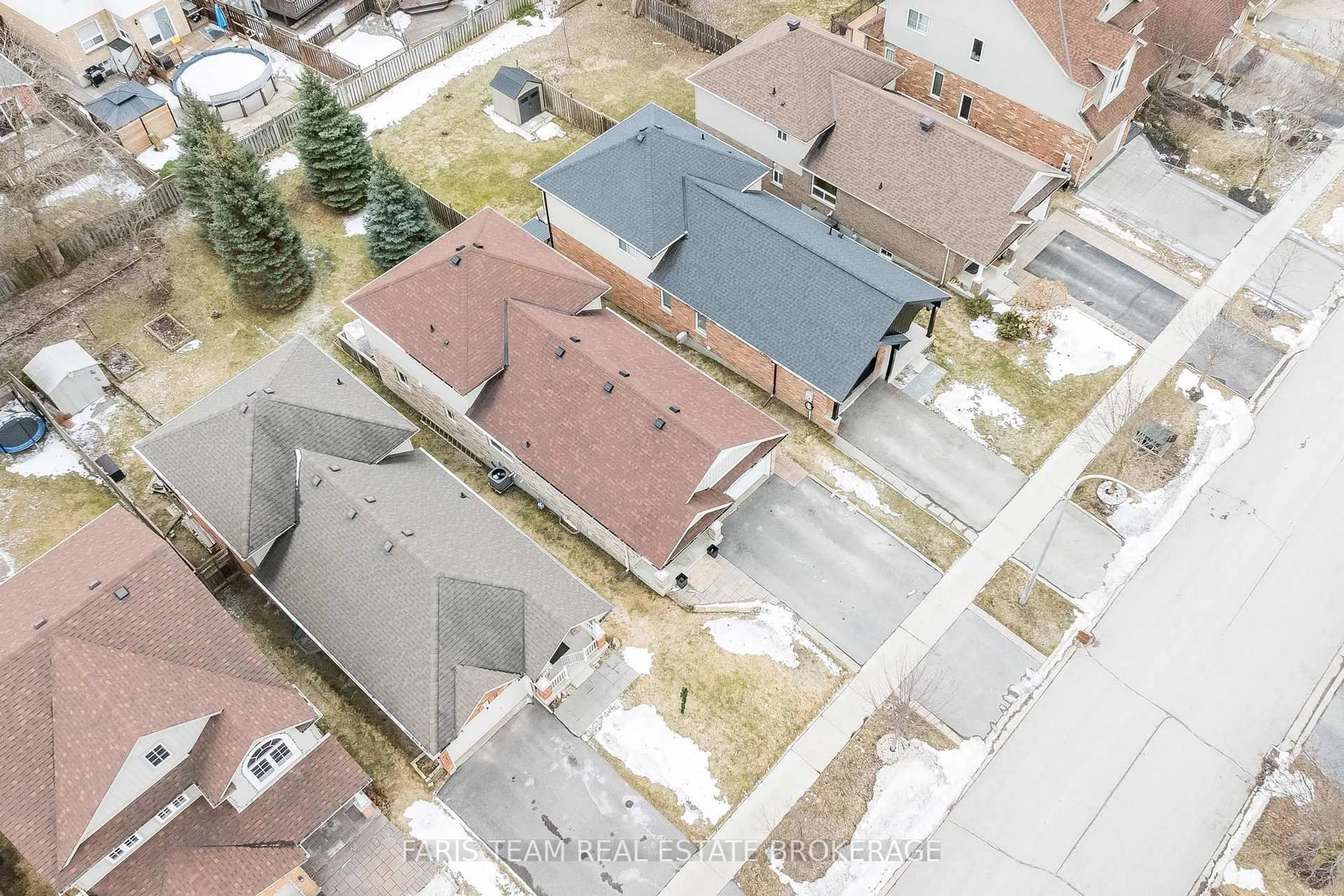 A pic from outside/outdoor area/front of a property/back of a property/a pic from drone, street for 41 Wallace St, New Tecumseth Ontario L9R 2G5