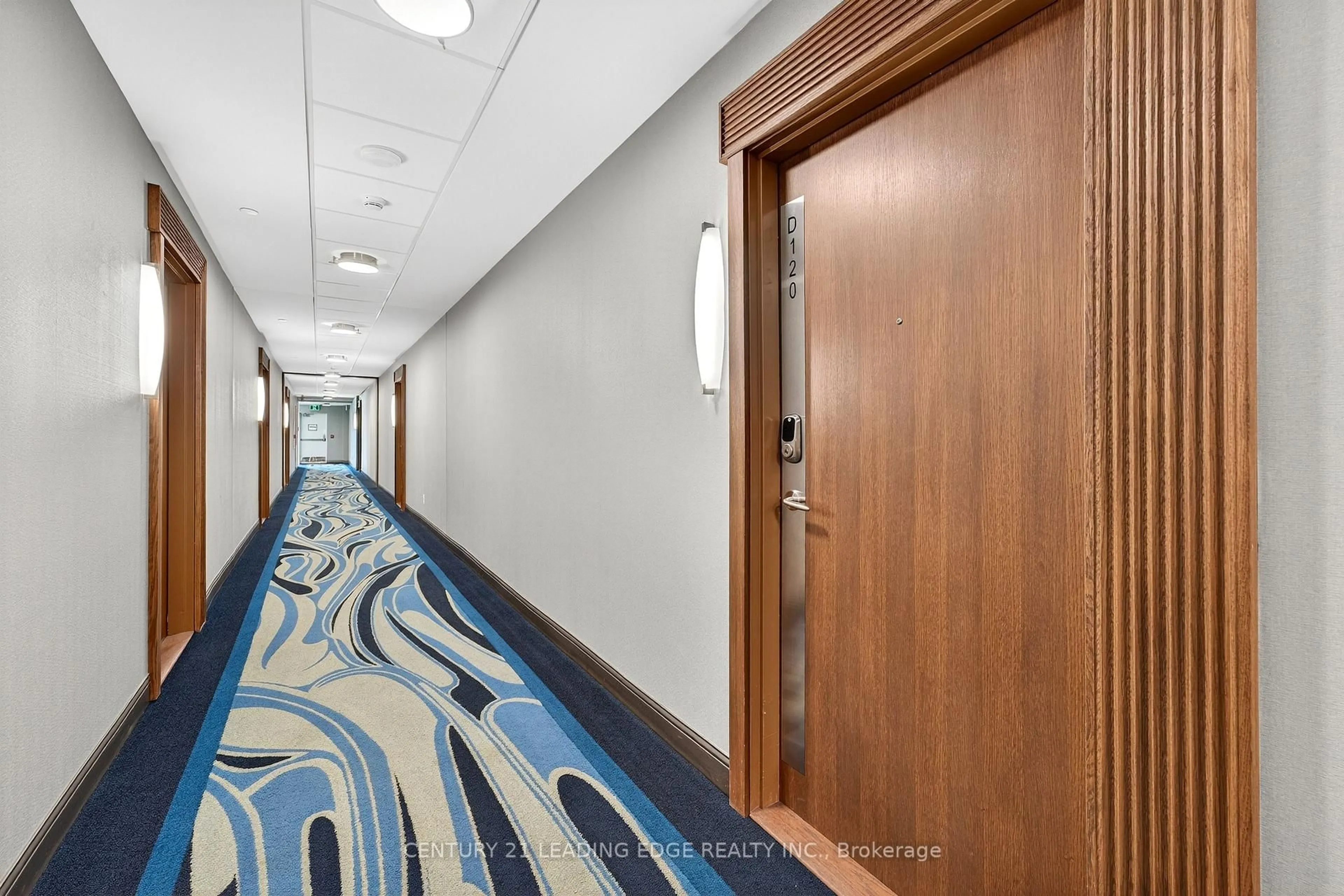 Indoor foyer for 333 Sea Ray Ave #D120, Innisfil Ontario L9S 0M3