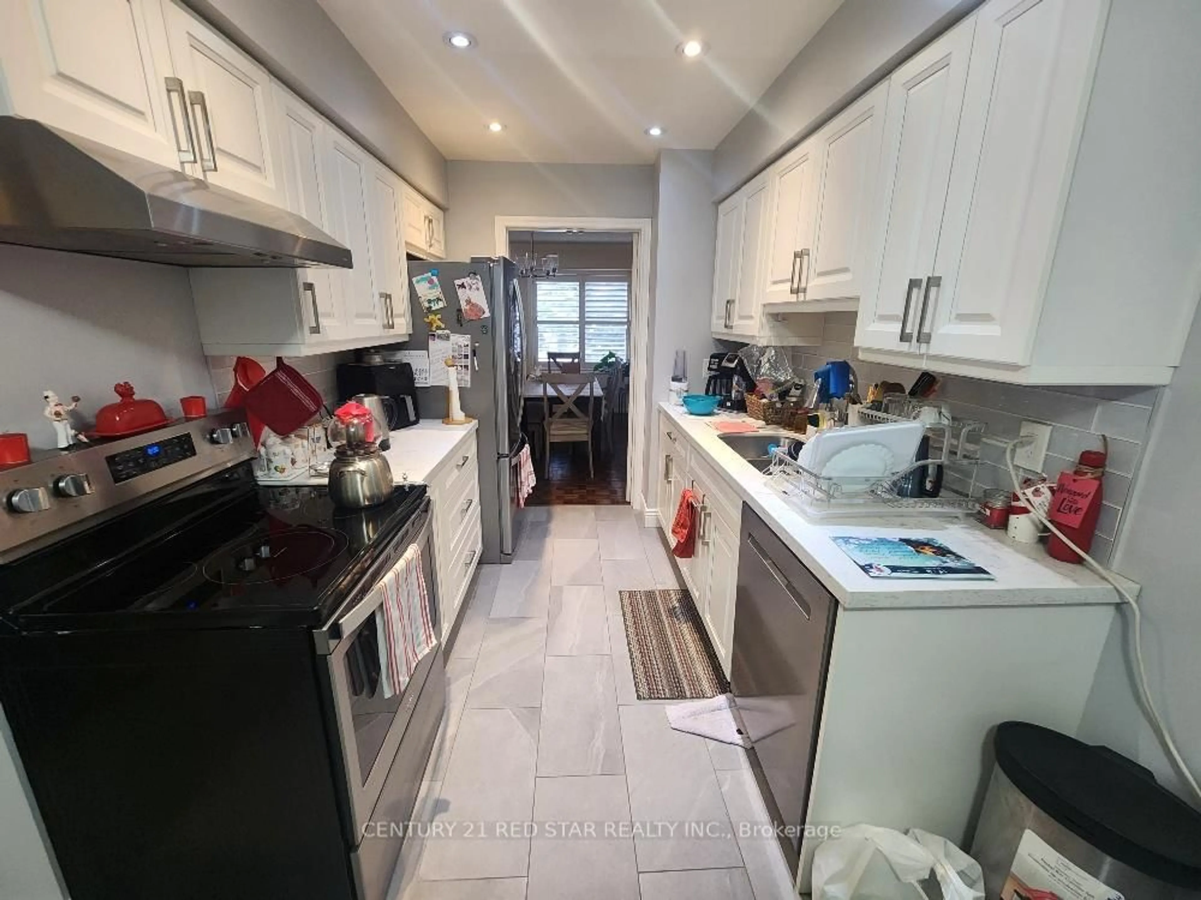 Open concept kitchen, ceramic/tile floor for 266 Simonston Blvd, Markham Ontario L3T 4T5