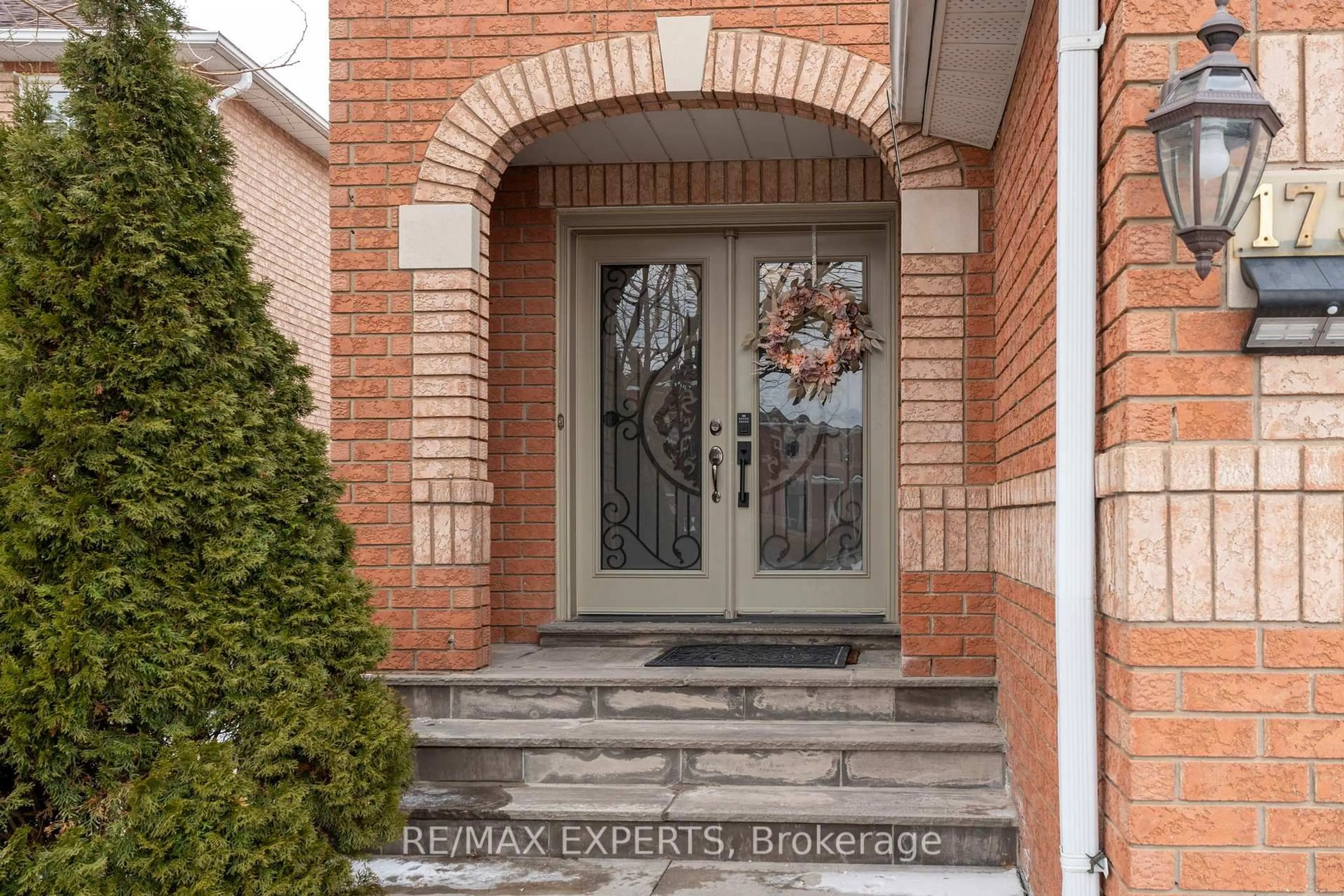 Indoor entryway for 173 ROSANNA Cres, Vaughan Ontario L6A 2T4
