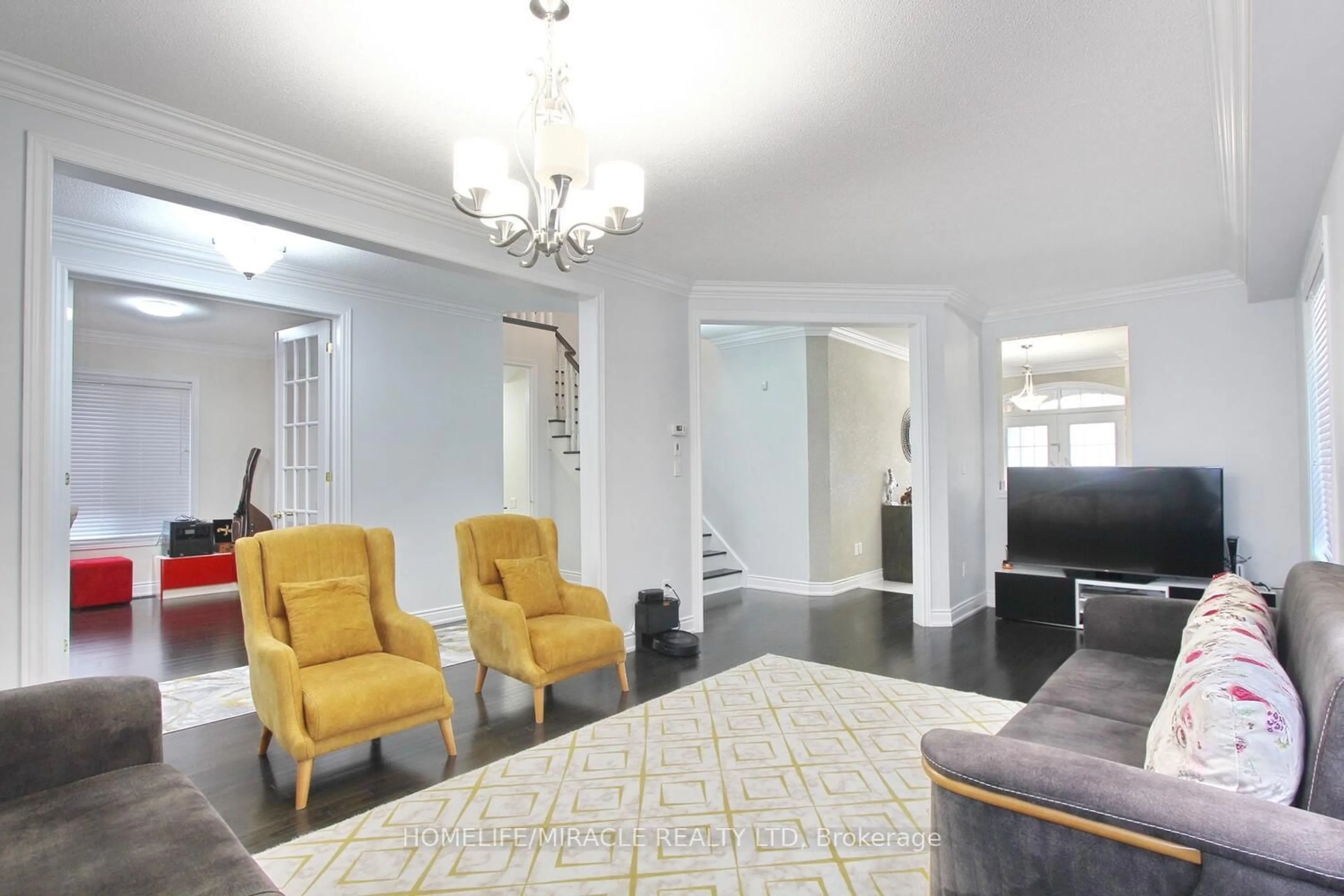 Living room with furniture, unknown for 324 Chatfield Dr, Vaughan Ontario L4H 3R7