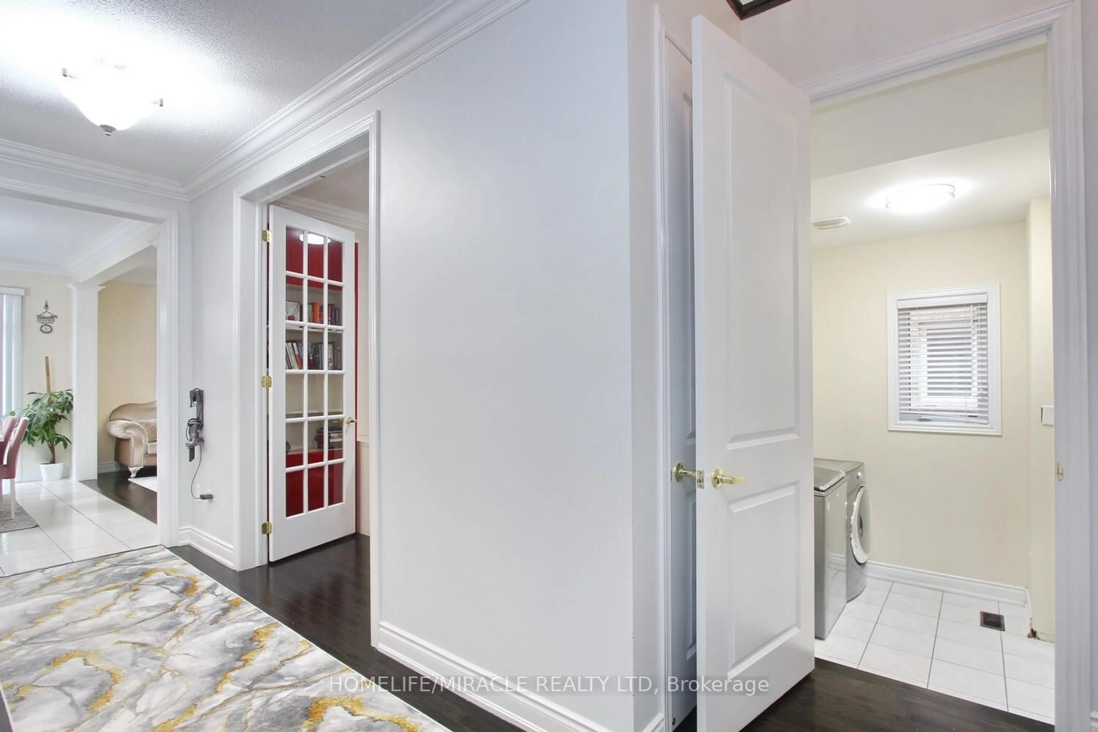 Indoor entryway for 324 Chatfield Dr, Vaughan Ontario L4H 3R7