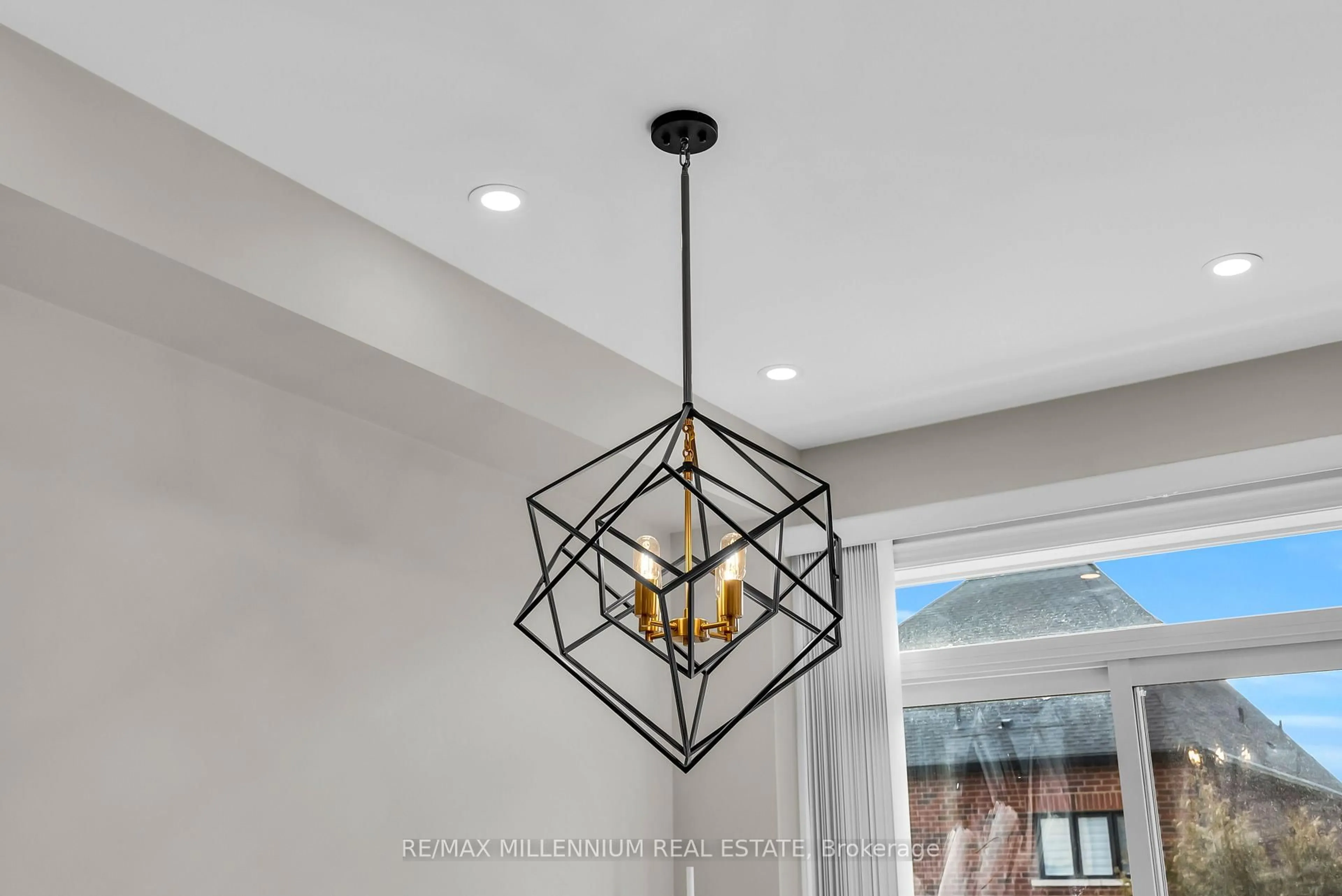 Indoor foyer for 49 Zenith Ave, Vaughan Ontario L4H 4K9