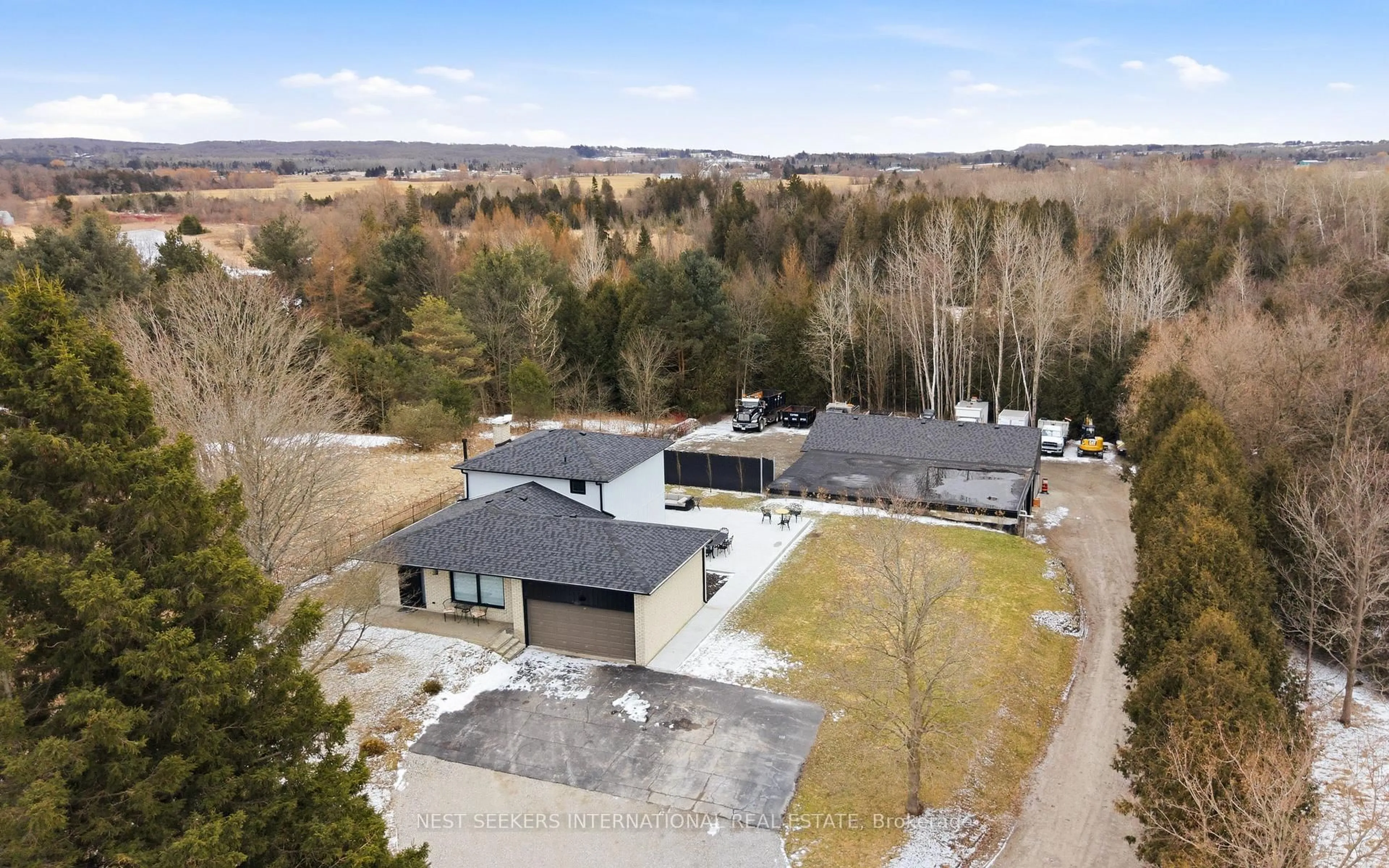 A pic from outside/outdoor area/front of a property/back of a property/a pic from drone, unknown for 5105 Lloydtown Aurora Rd, King Ontario L7B 0E2