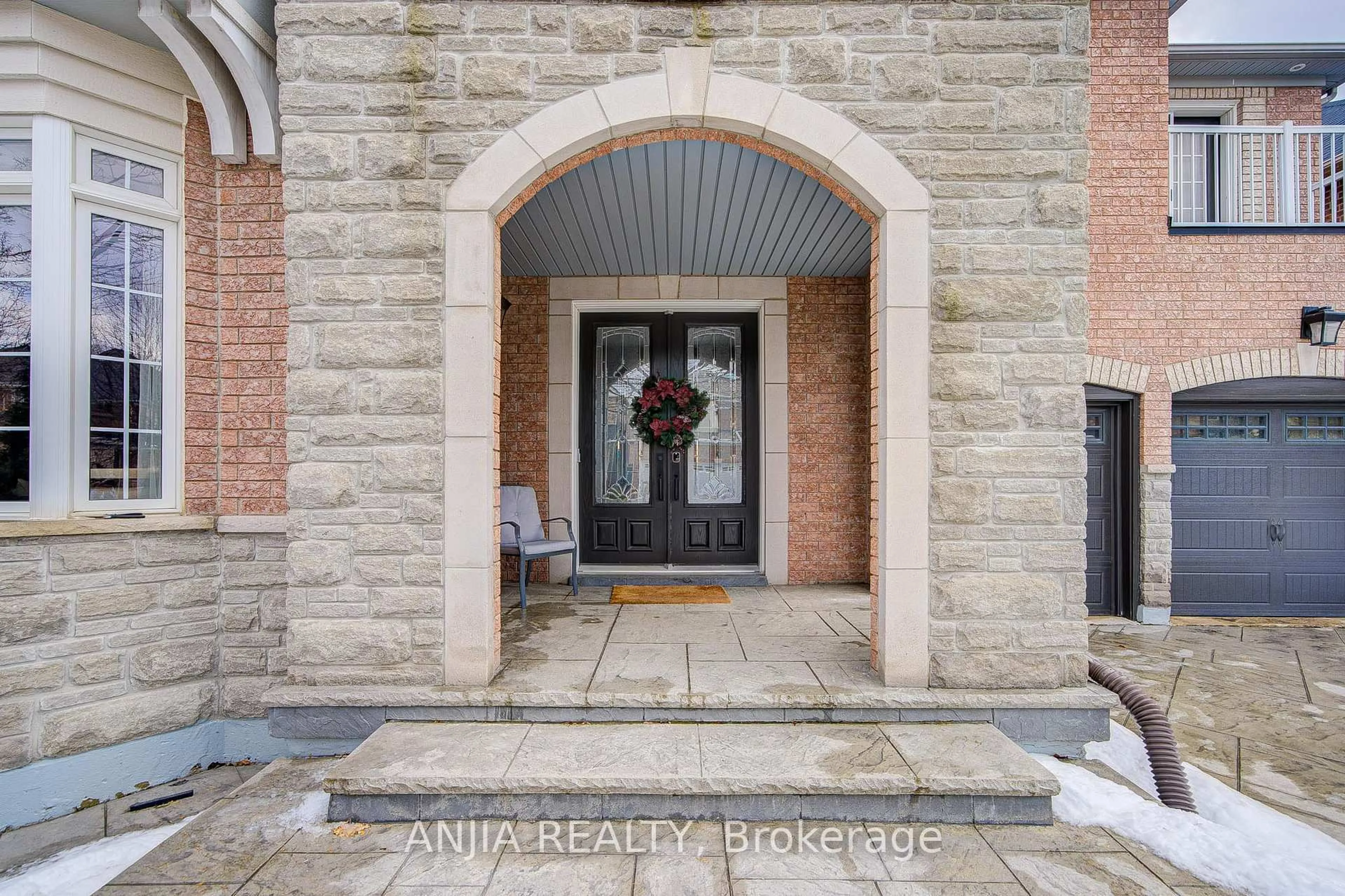 Indoor entryway for 10 Golden Meadow Dr, Markham Ontario L6E 1V8