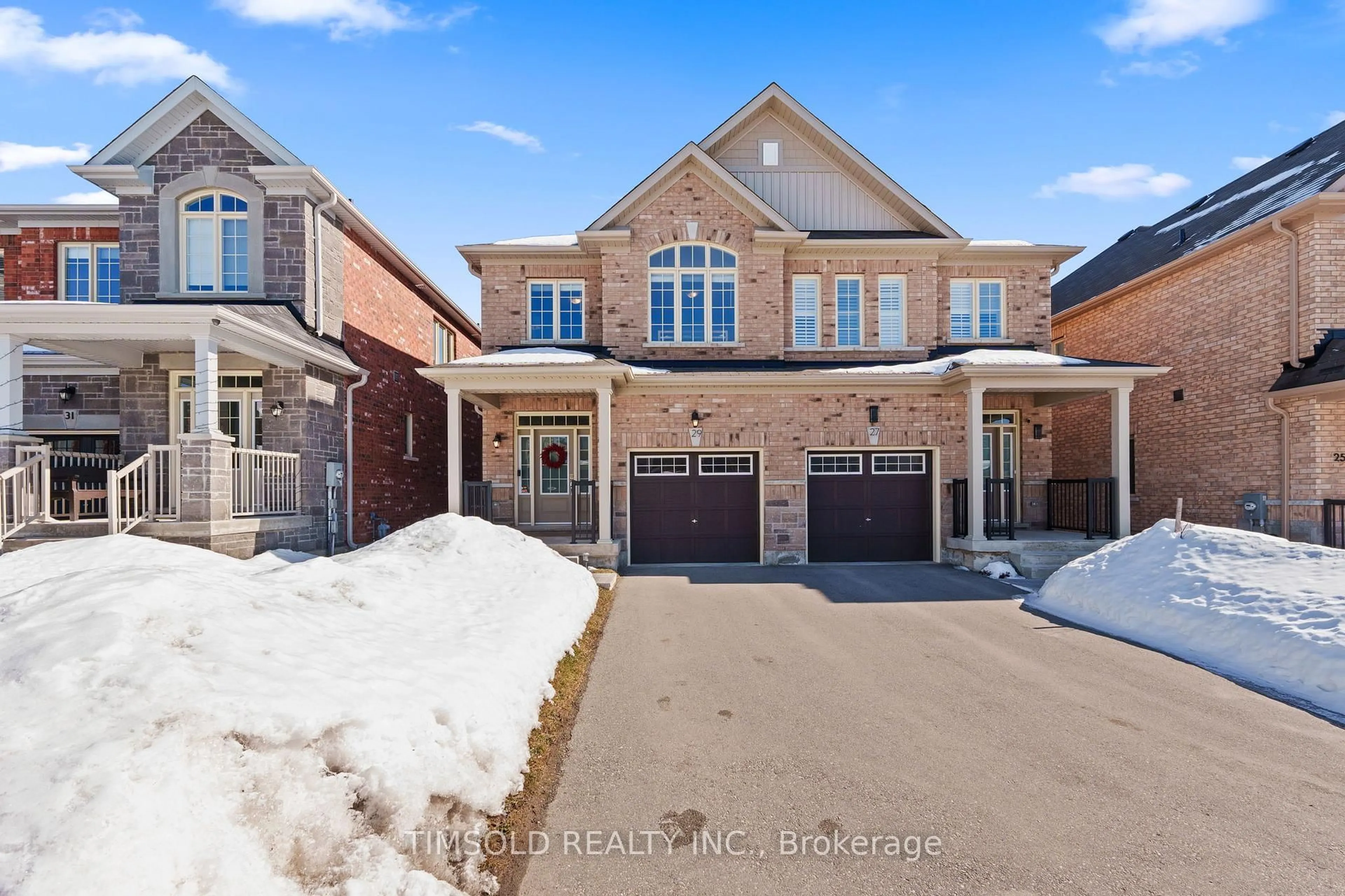 Home with brick exterior material, street for 29 Robb Thompson Rd, East Gwillimbury Ontario L0G 1M0