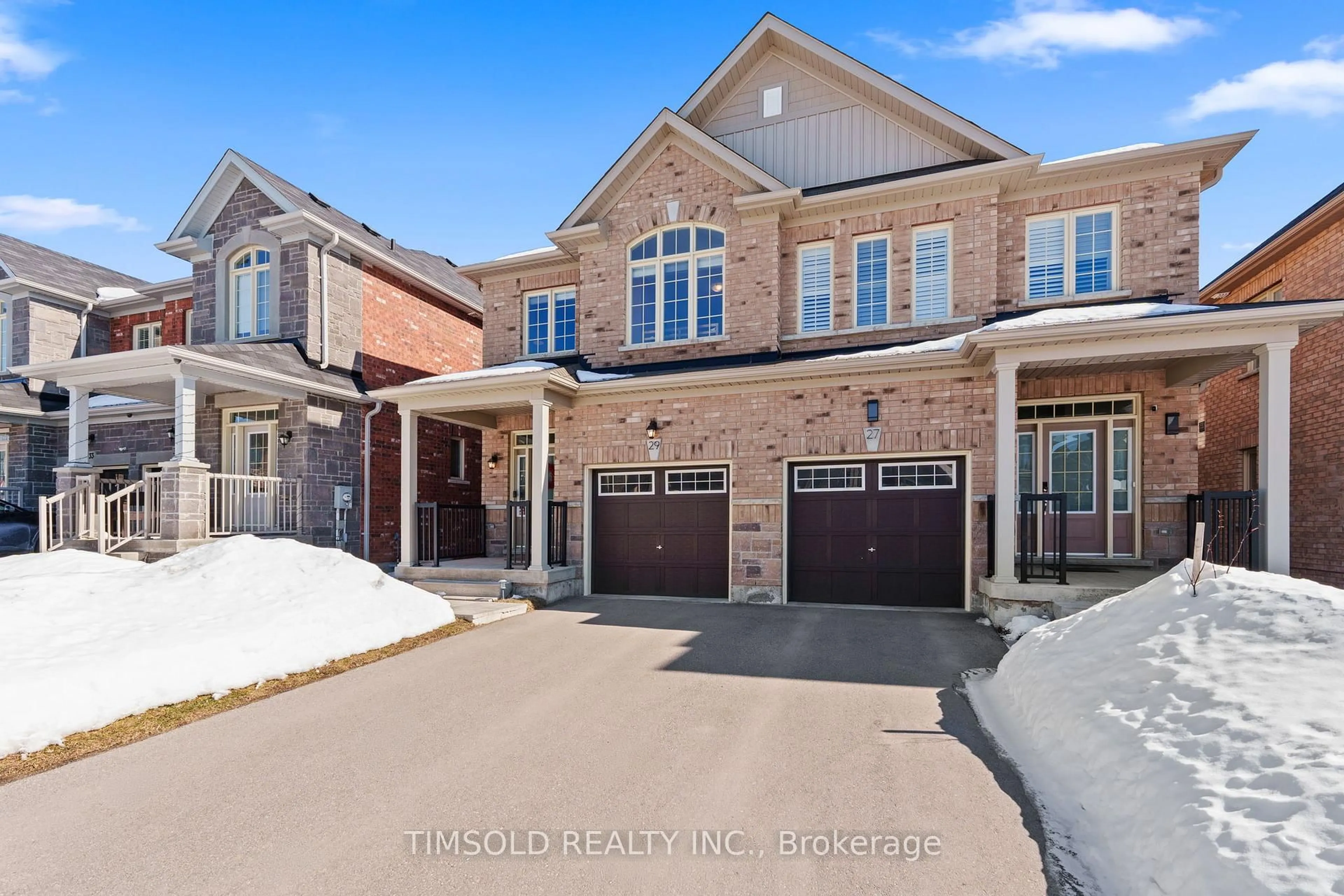 Home with brick exterior material, street for 29 Robb Thompson Rd, East Gwillimbury Ontario L0G 1M0
