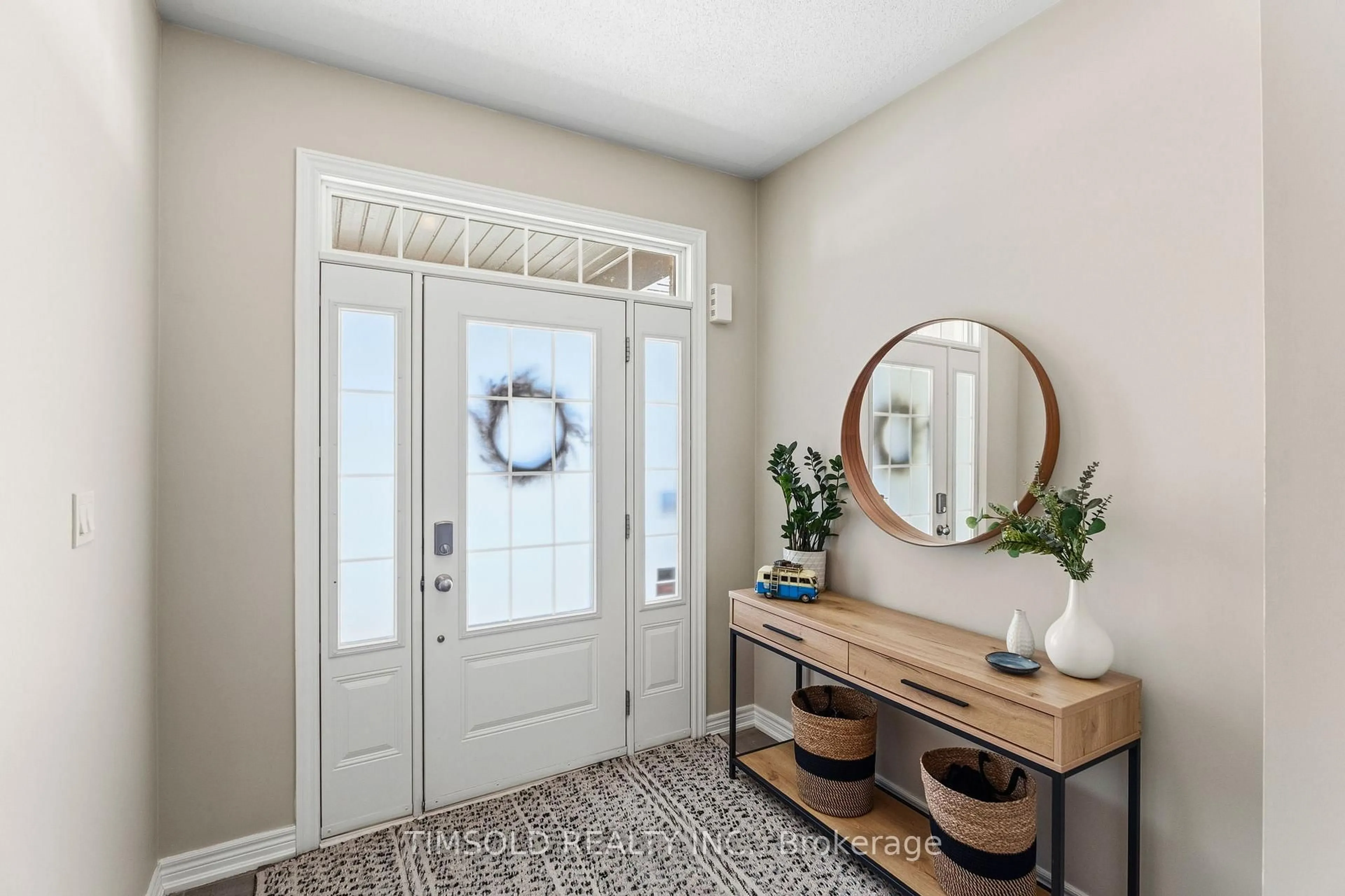 Indoor entryway for 29 Robb Thompson Rd, East Gwillimbury Ontario L0G 1M0