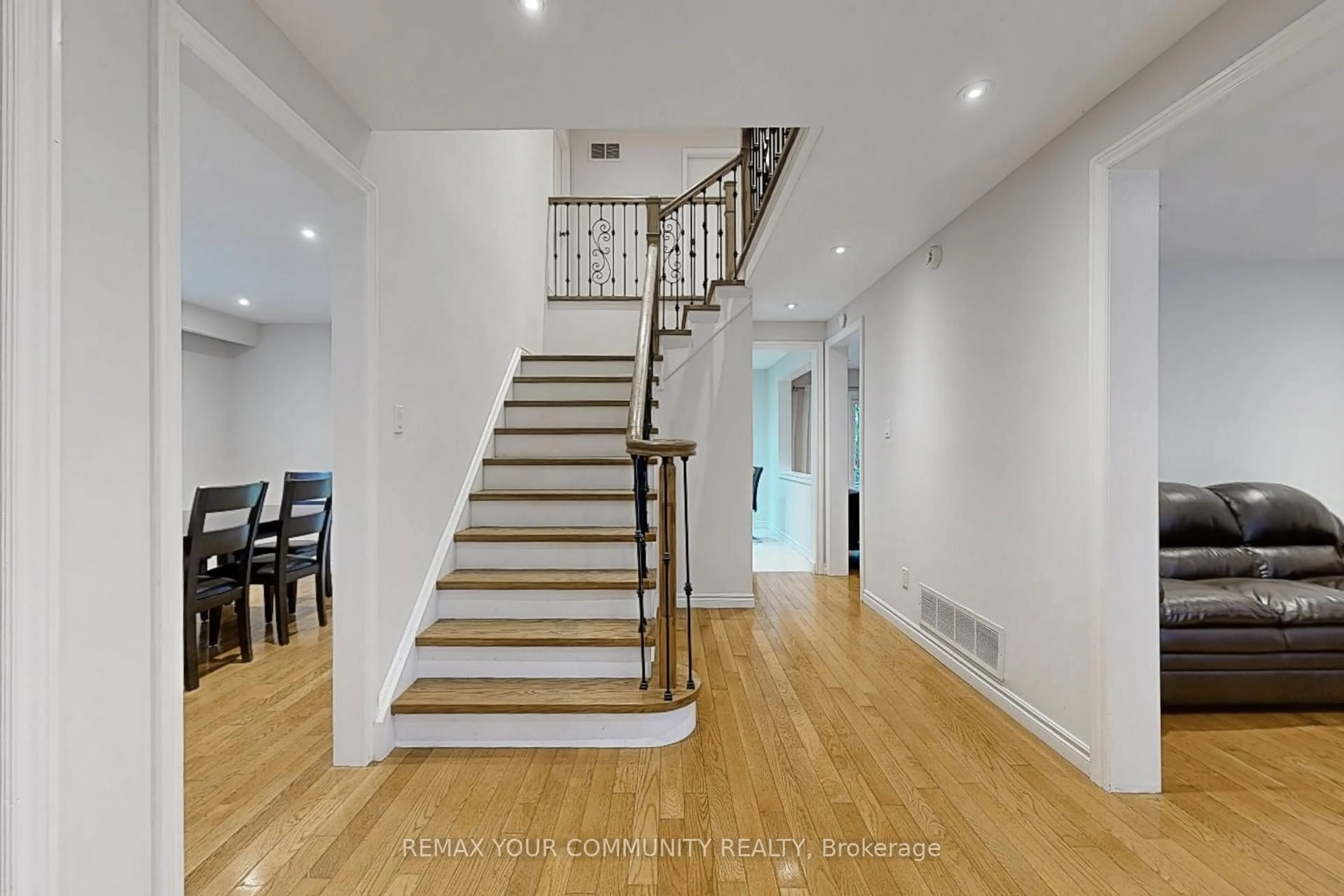 Unknown for 287 Manchester Dr, Newmarket Ontario L3Y 6J4