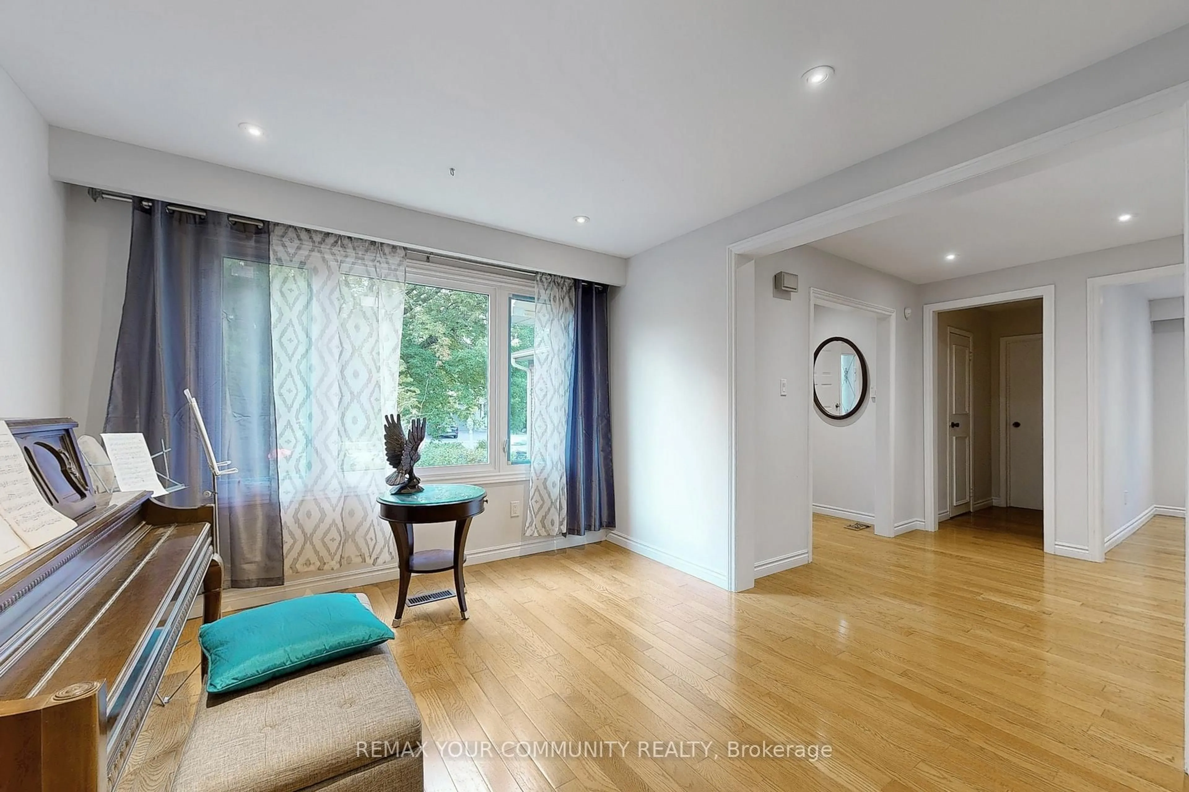 Unknown for 287 Manchester Dr, Newmarket Ontario L3Y 6J4