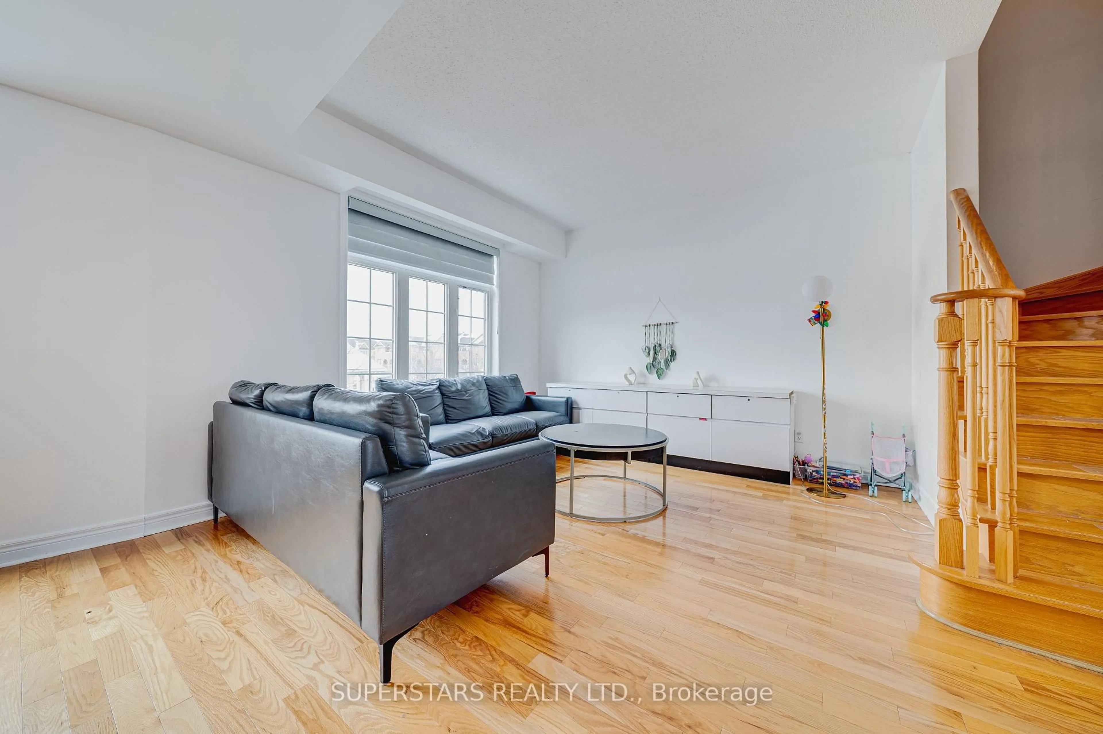 Living room with furniture, unknown for 30 Greensborough Village Circ #22, Markham Ontario L6E 1Z1